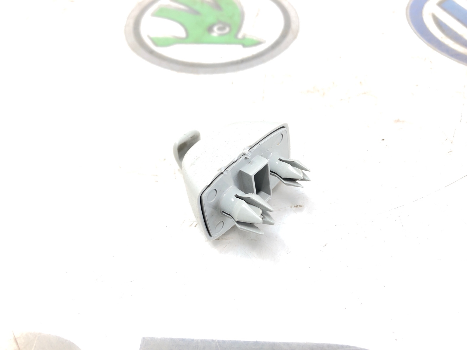 Кронштейн солнцезащитного козырька, 500 рублей, Москва