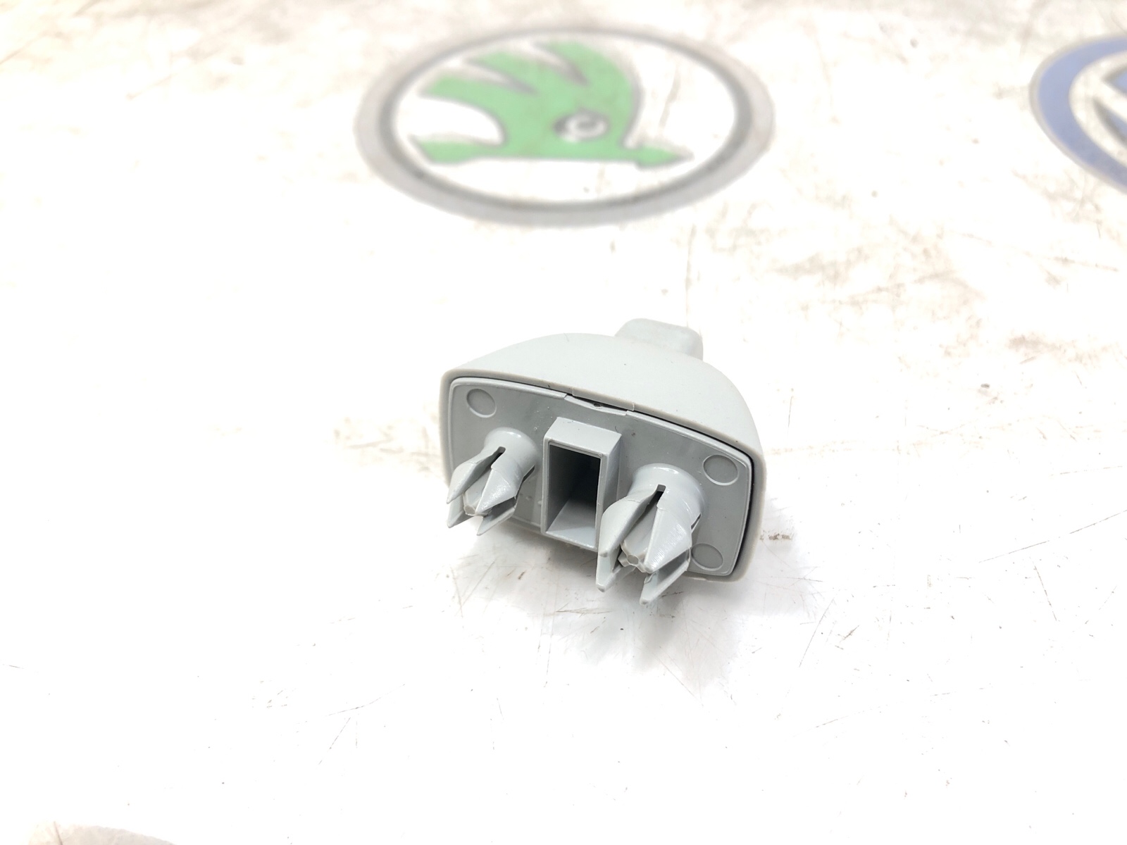 Кронштейн солнцезащитного козырька, 500 рублей, Москва