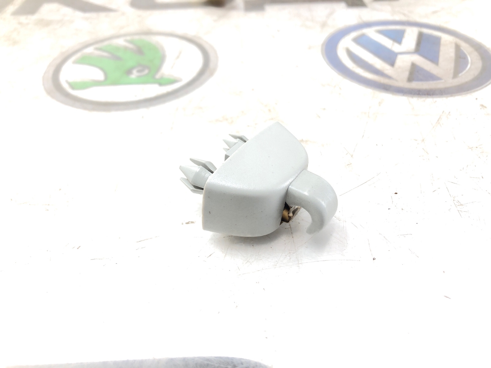 Кронштейн солнцезащитного козырька, 500 рублей, Москва