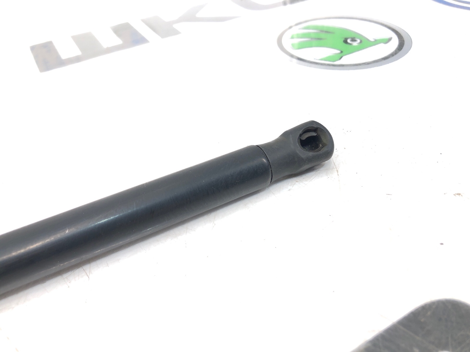 Амортизатор крышки багажника, 500 рублей, Москва