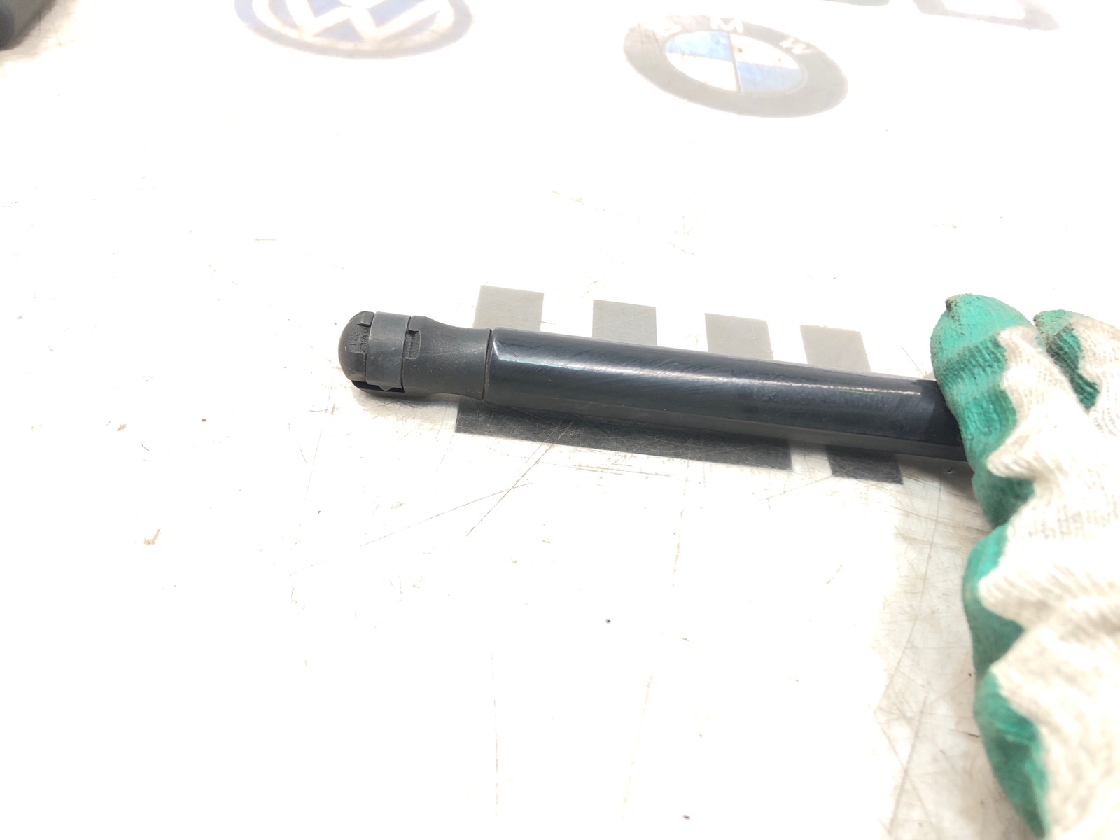 Амортизатор крышки багажника, 500 рублей, Москва