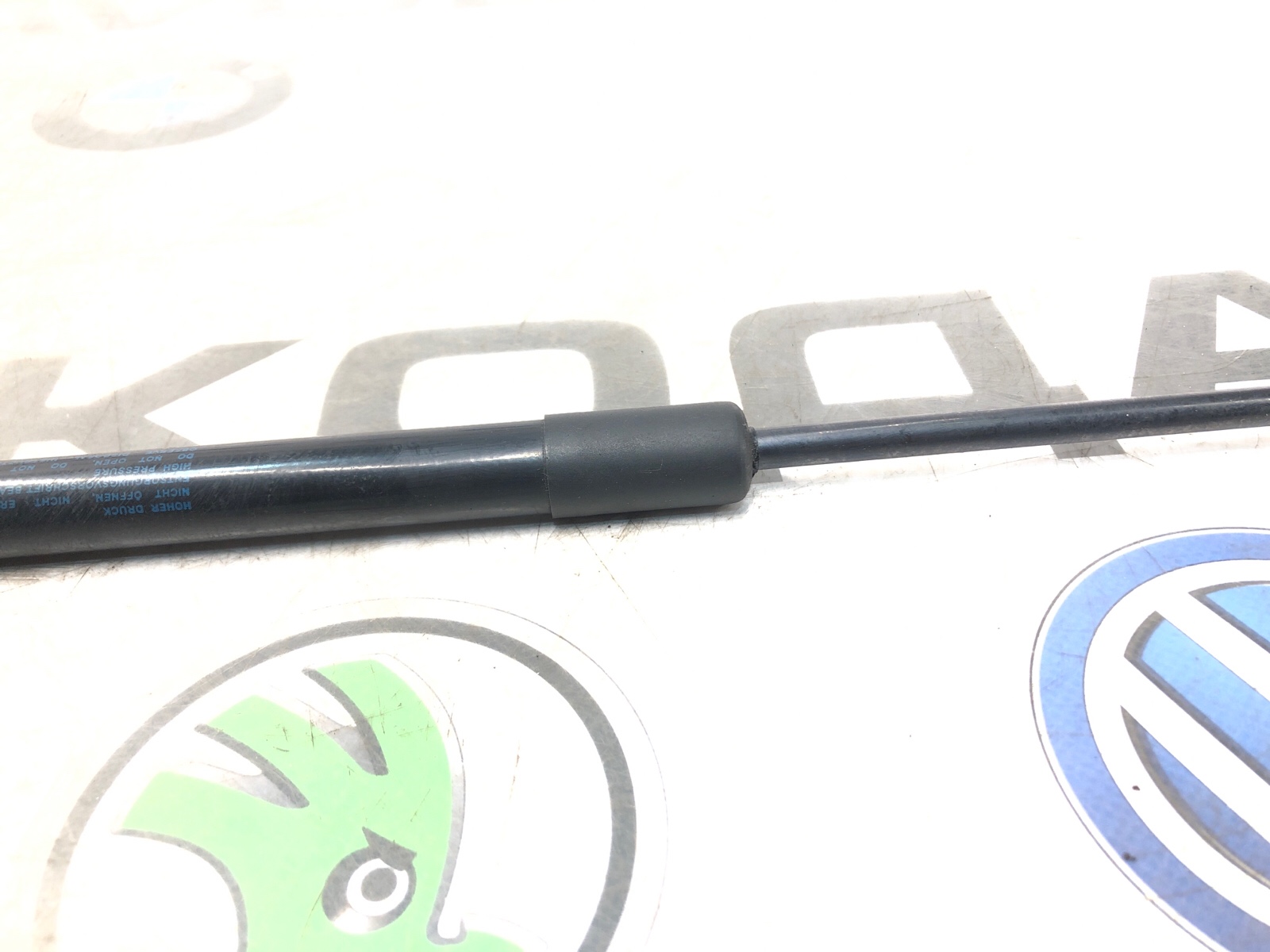 Амортизатор крышки багажника, 500 рублей, Москва