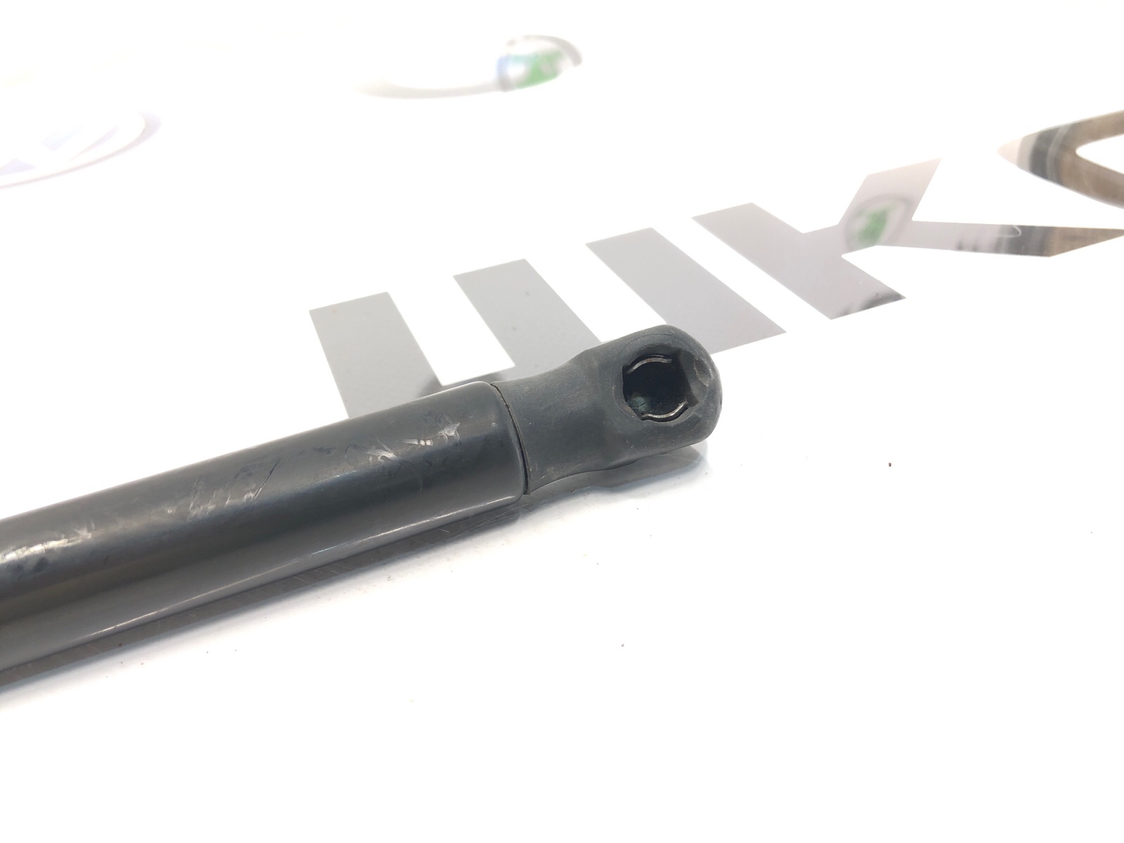 Амортизатор крышки багажника, 500 рублей, Москва