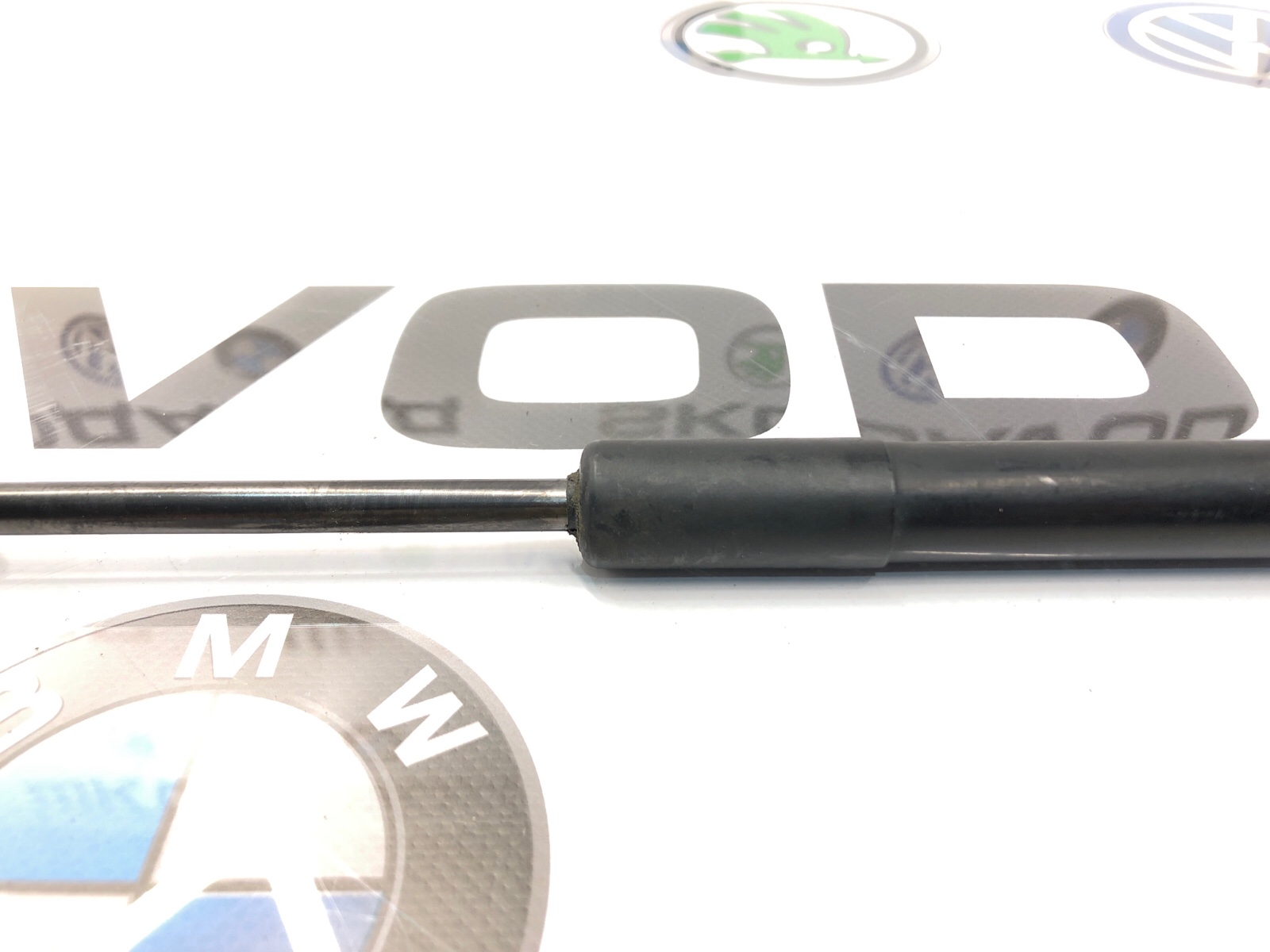 Амортизатор крышки багажника, 500 рублей, Москва