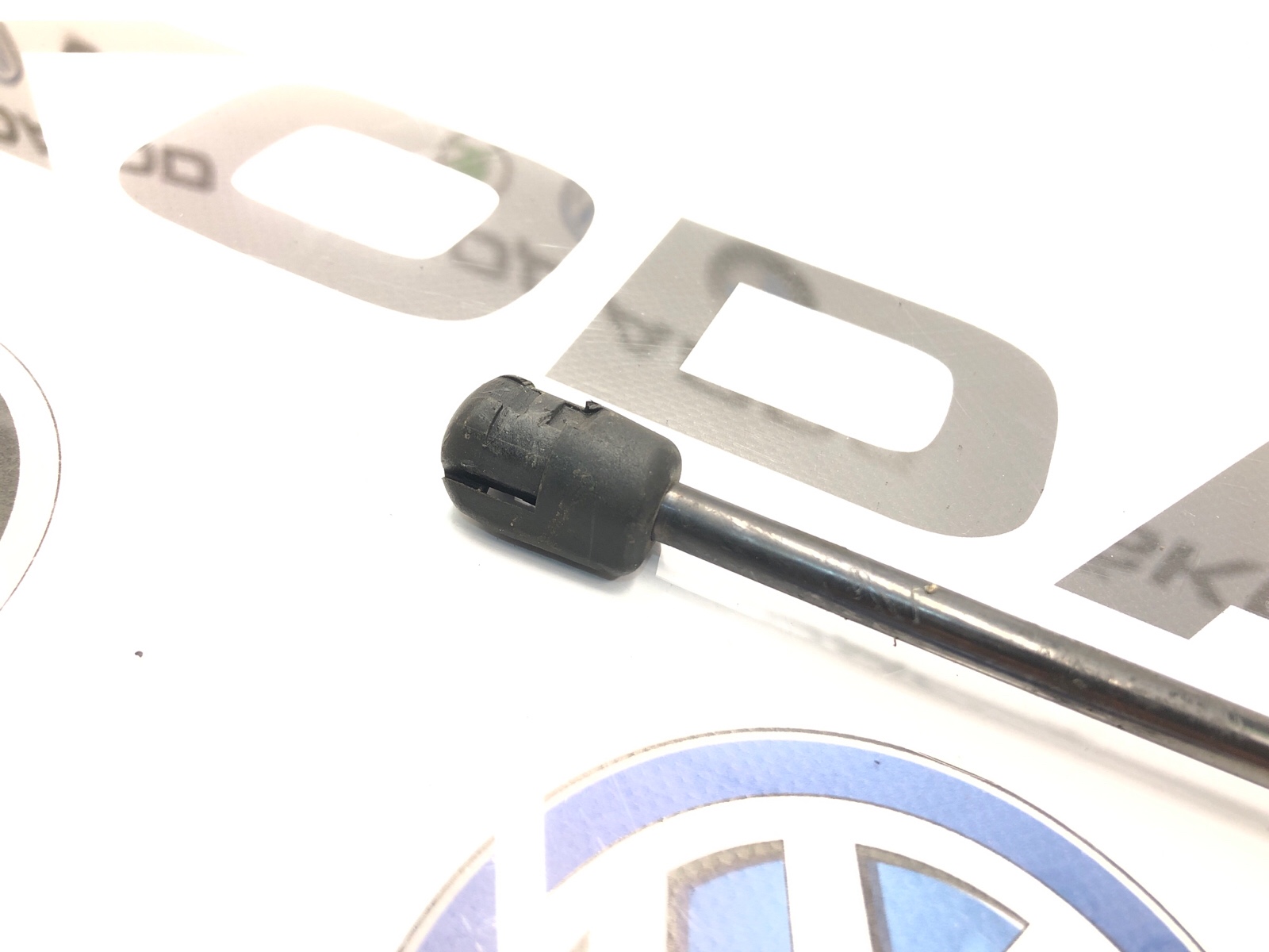 Амортизатор крышки багажника, 500 рублей, Москва