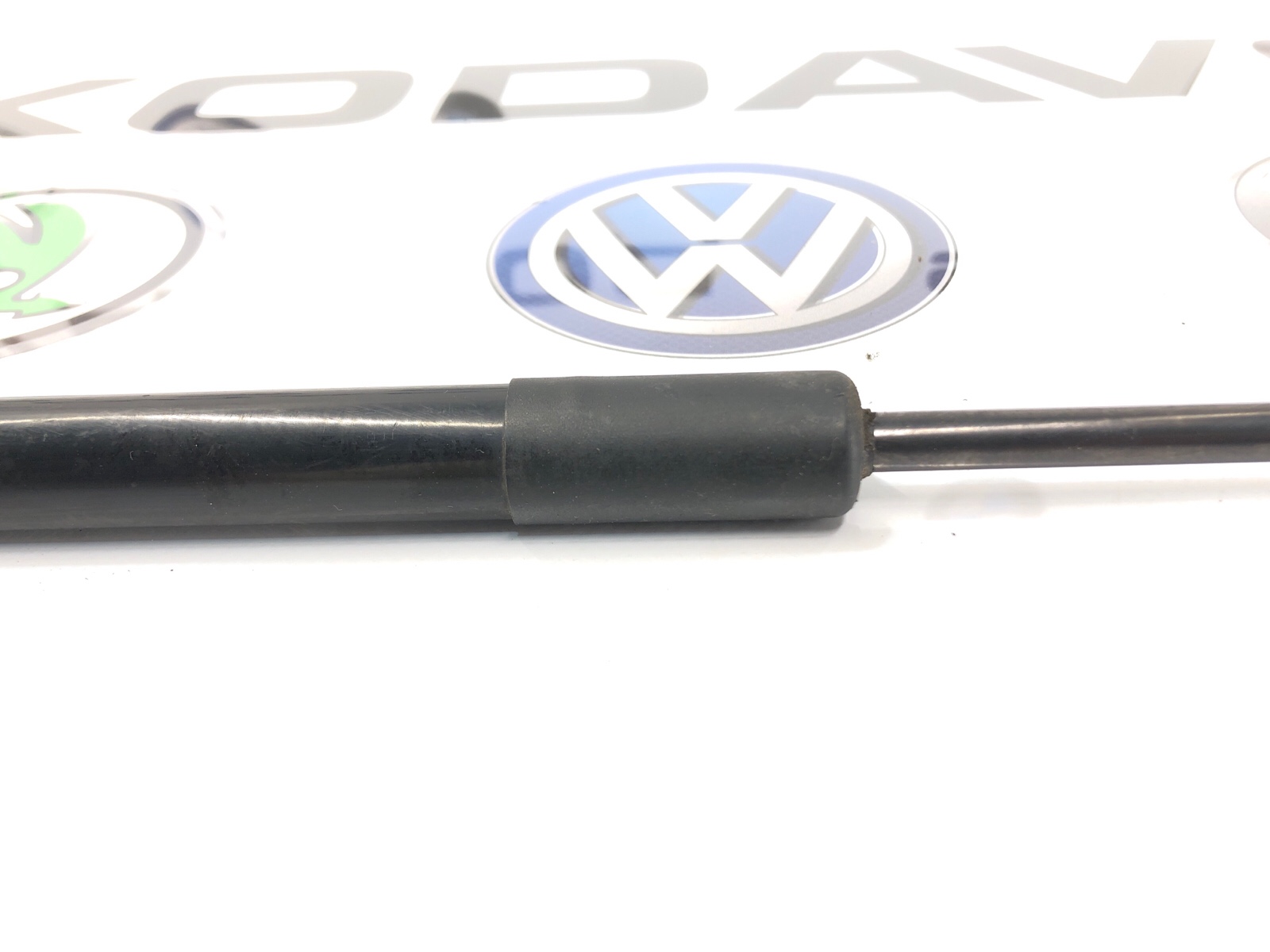 Амортизатор крышки багажника, 500 рублей, Москва