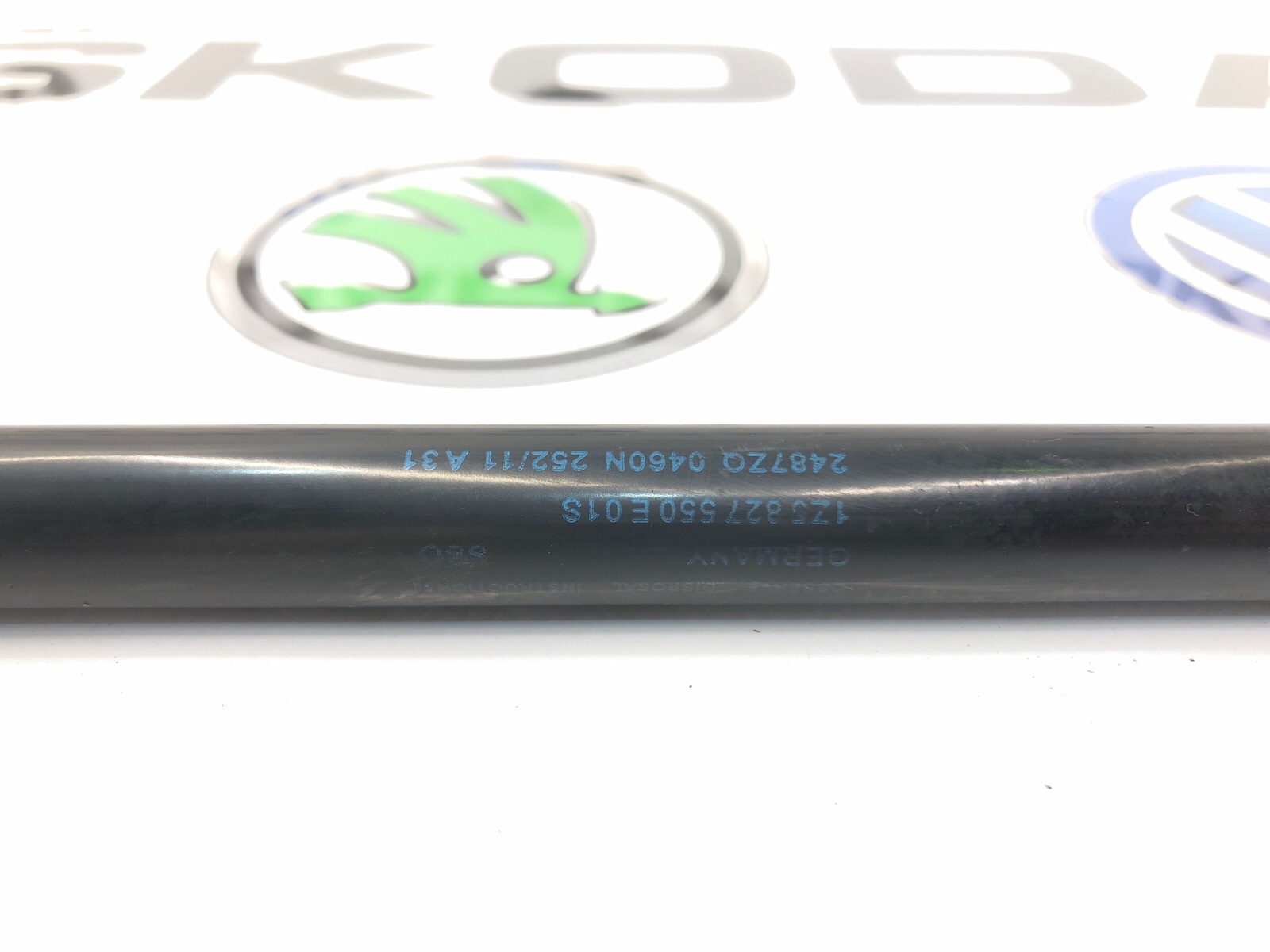 Амортизатор крышки багажника, 500 рублей, Москва