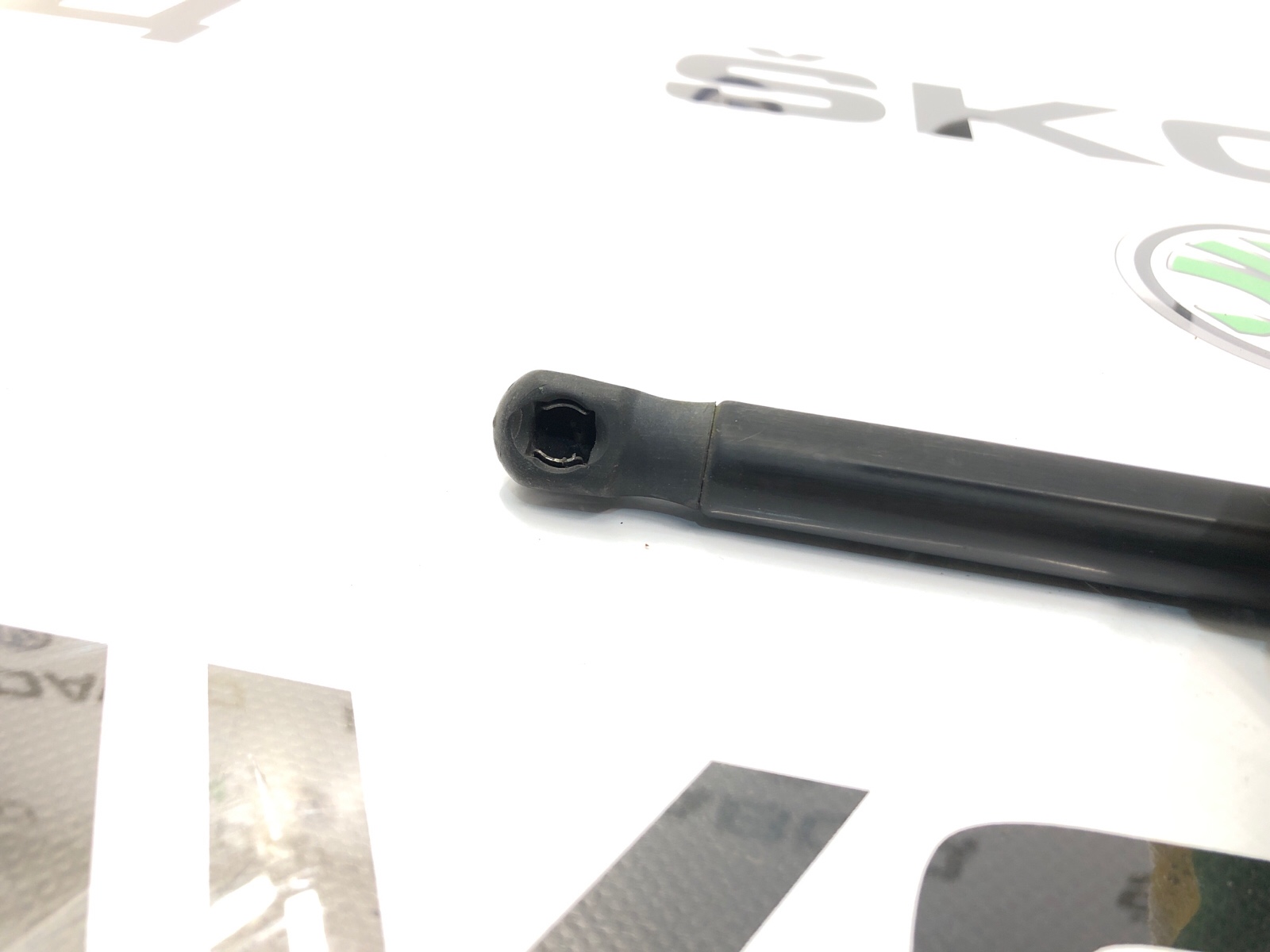 Амортизатор крышки багажника, 500 рублей, Москва