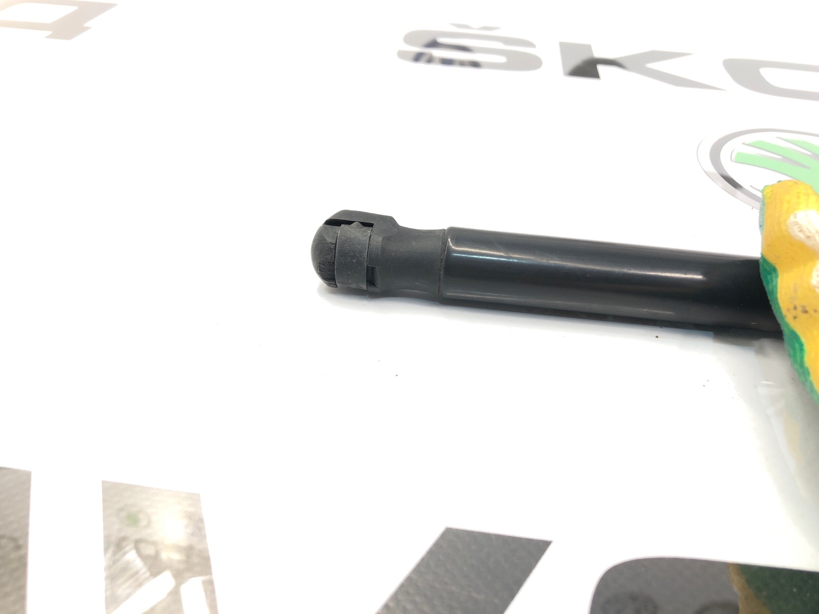 Амортизатор крышки багажника, 500 рублей, Москва