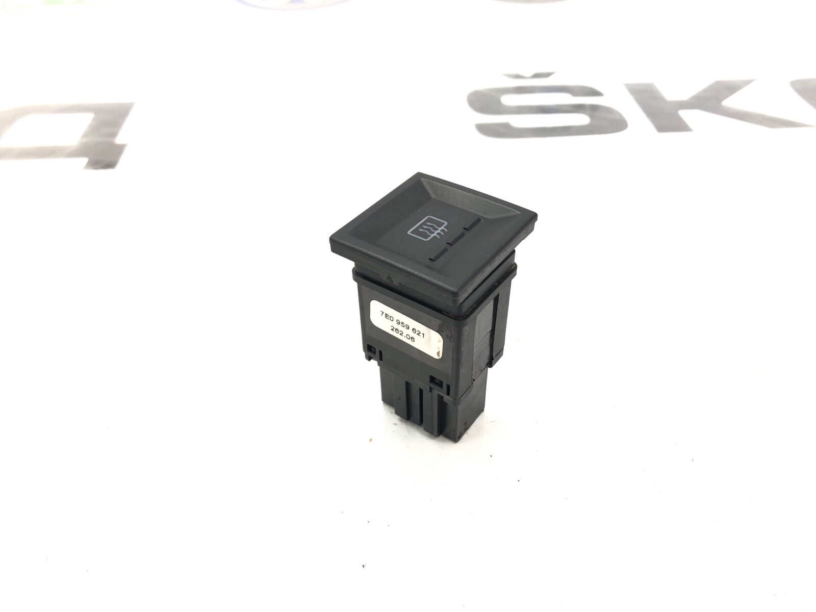 Кнопка обогрева стекла, 1200 рублей, Москва