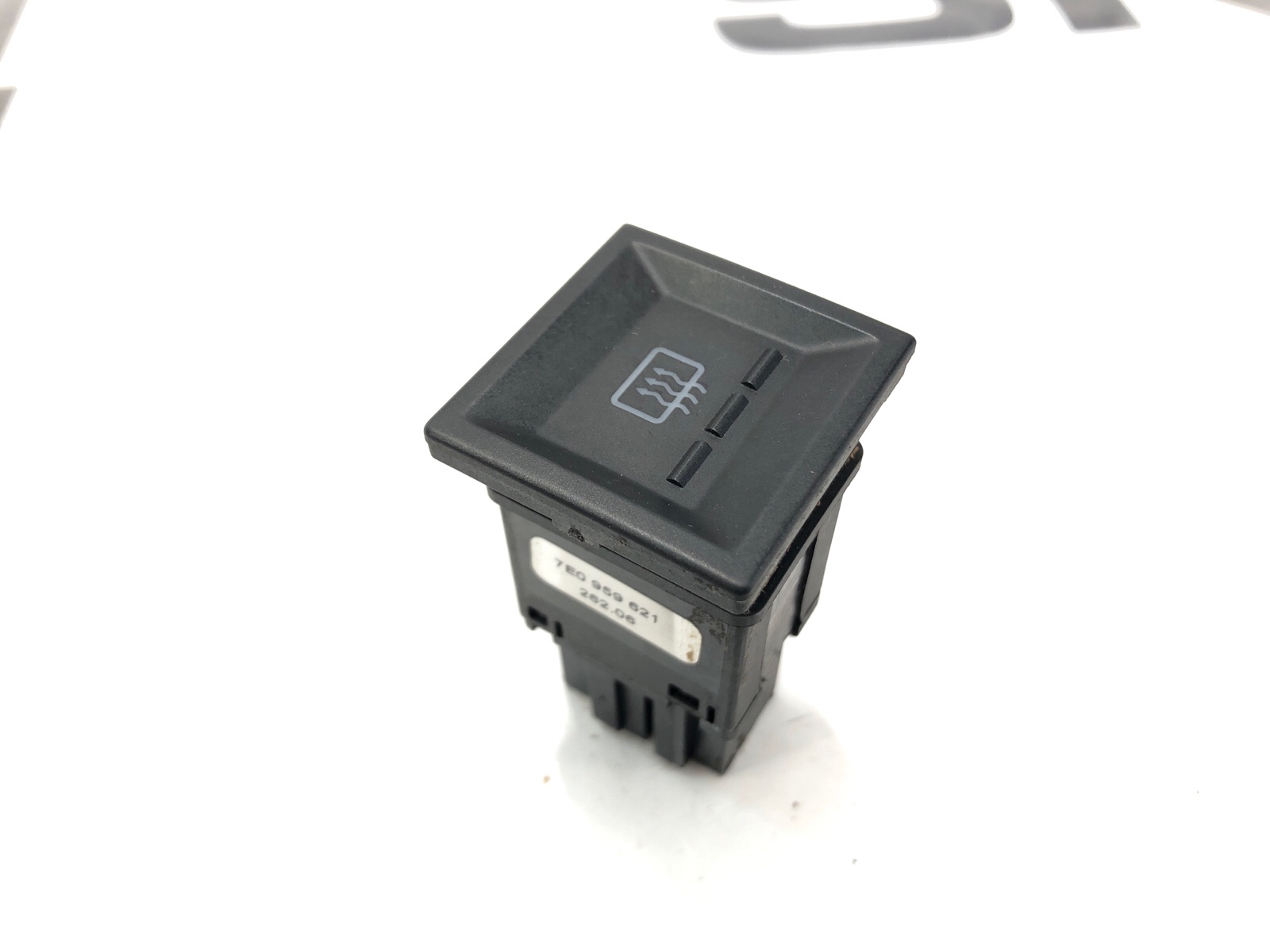 Кнопка обогрева стекла, 1200 рублей, Москва