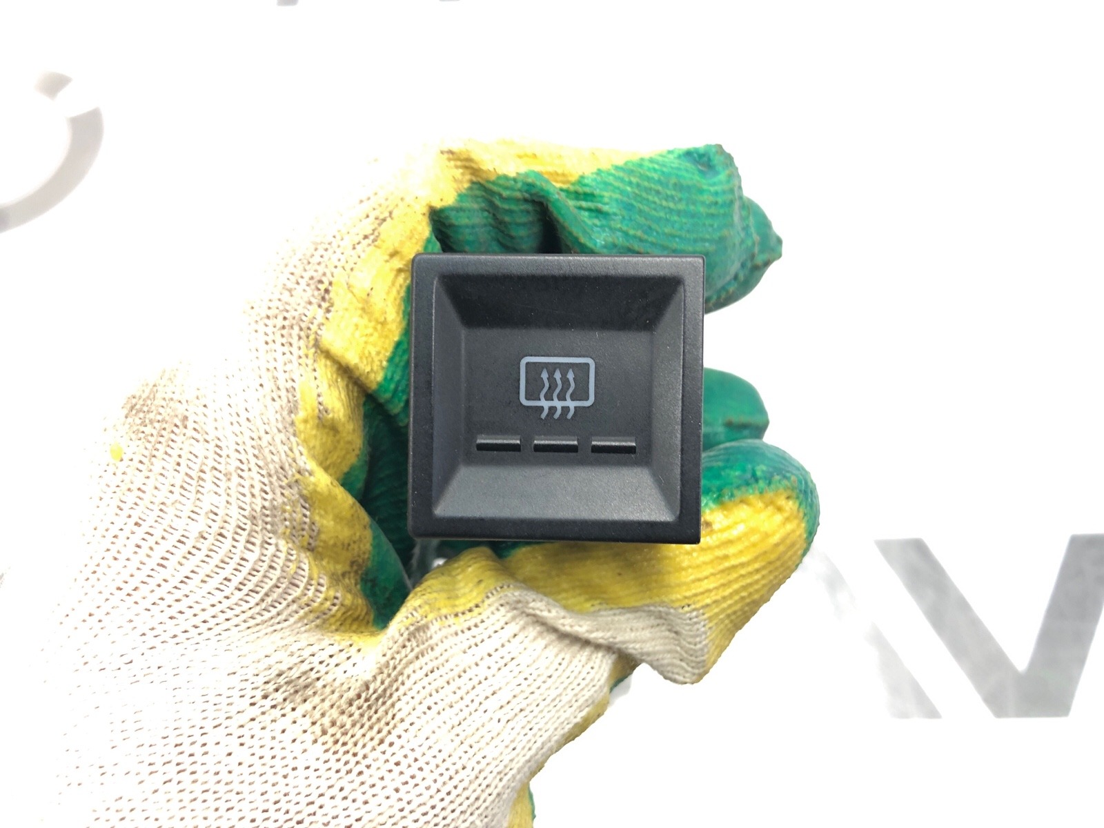 Кнопка обогрева стекла, 1200 рублей, Москва