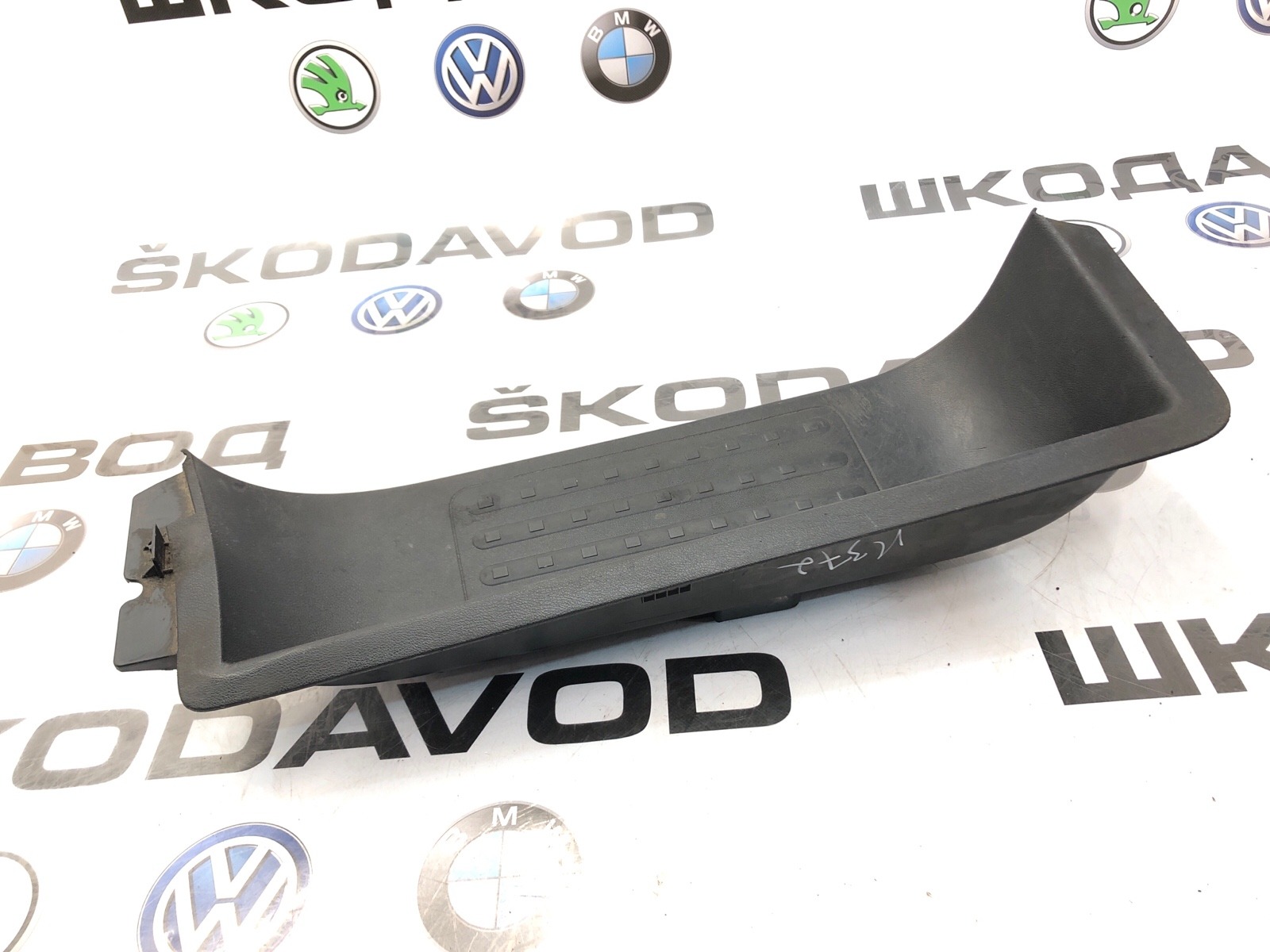 Накладка порога (внутренняя), 2000 рублей, Москва