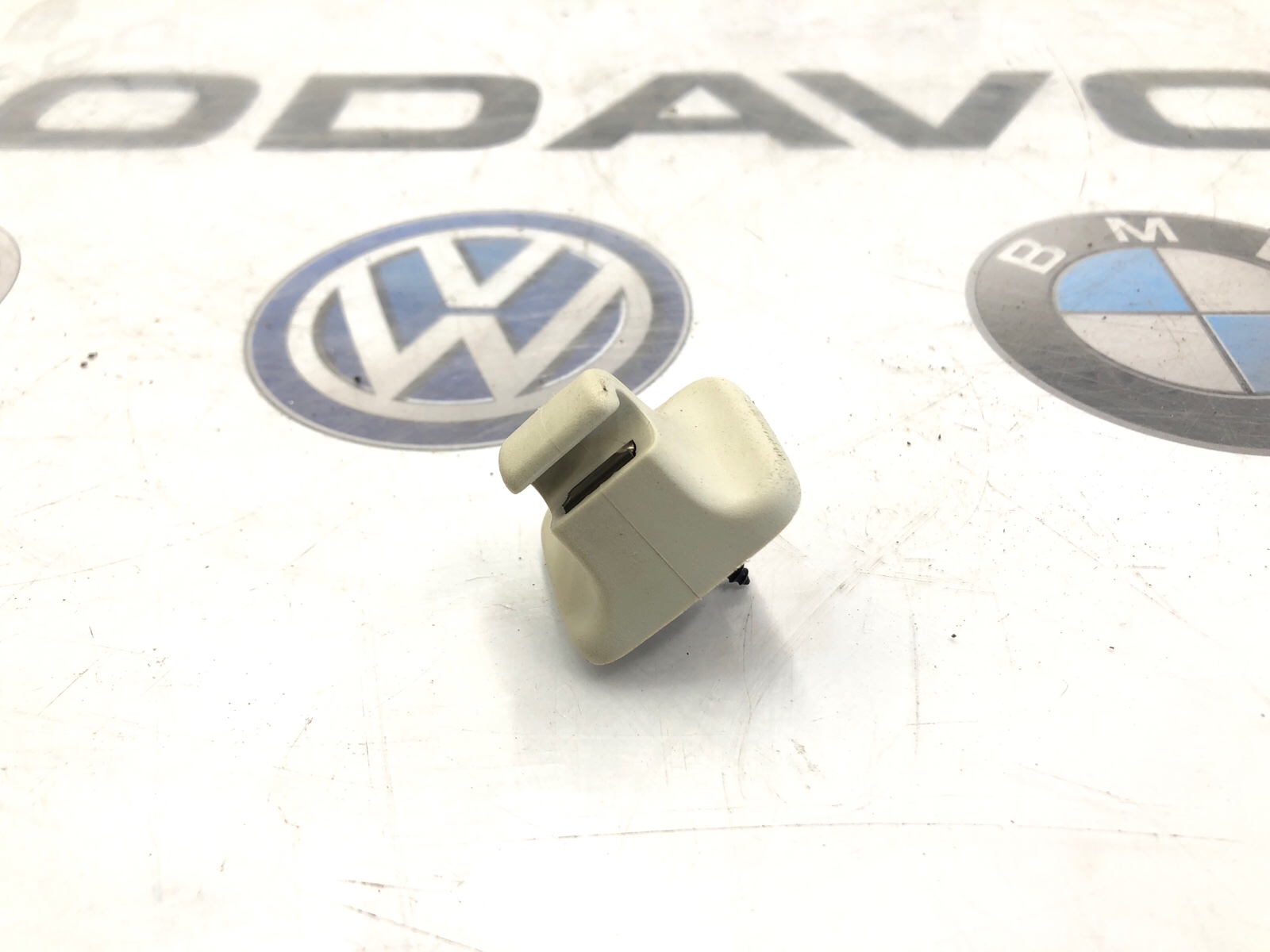 Кронштейн солнцезащитного козырька, 500 рублей, Москва