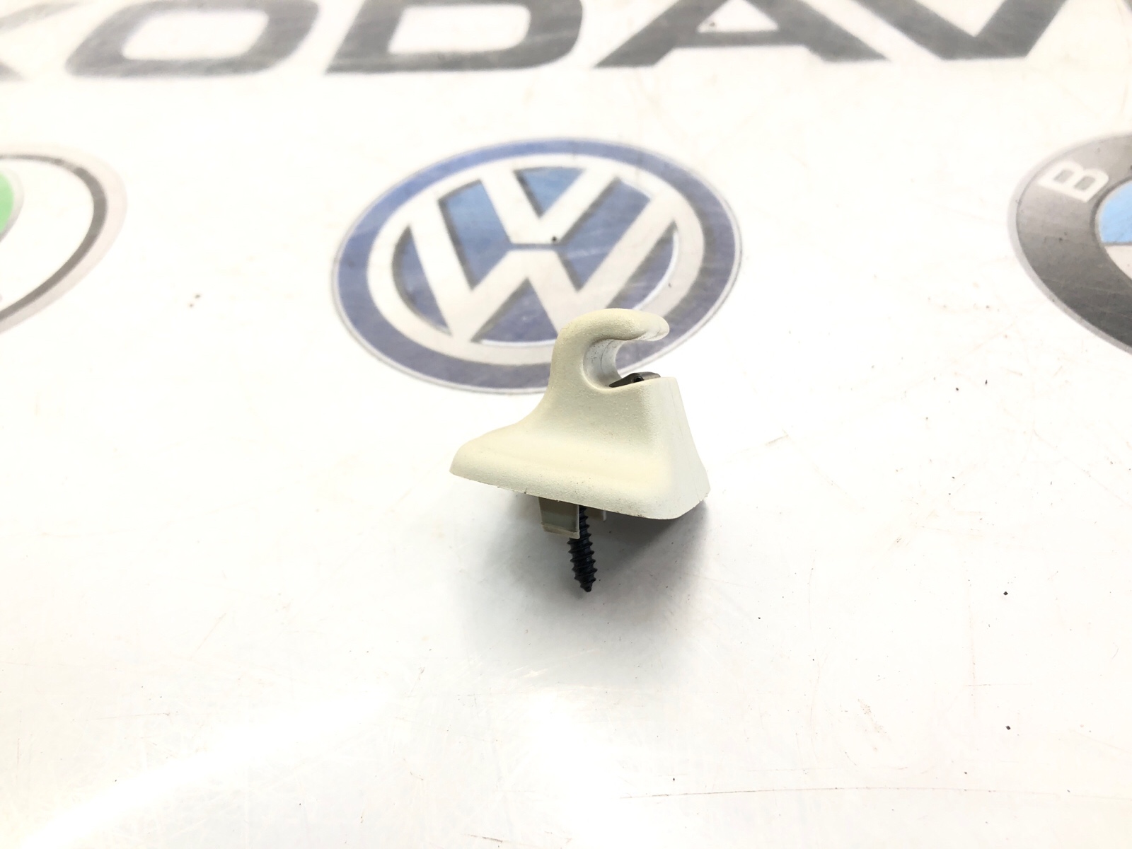 Кронштейн солнцезащитного козырька, 500 рублей, Москва