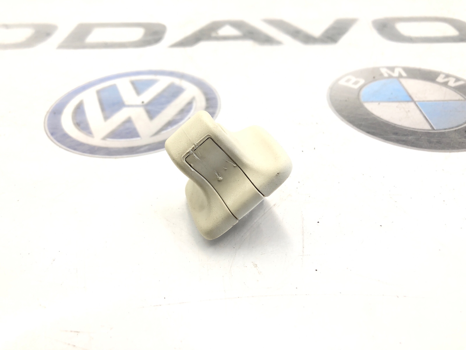 Кронштейн солнцезащитного козырька, 500 рублей, Москва