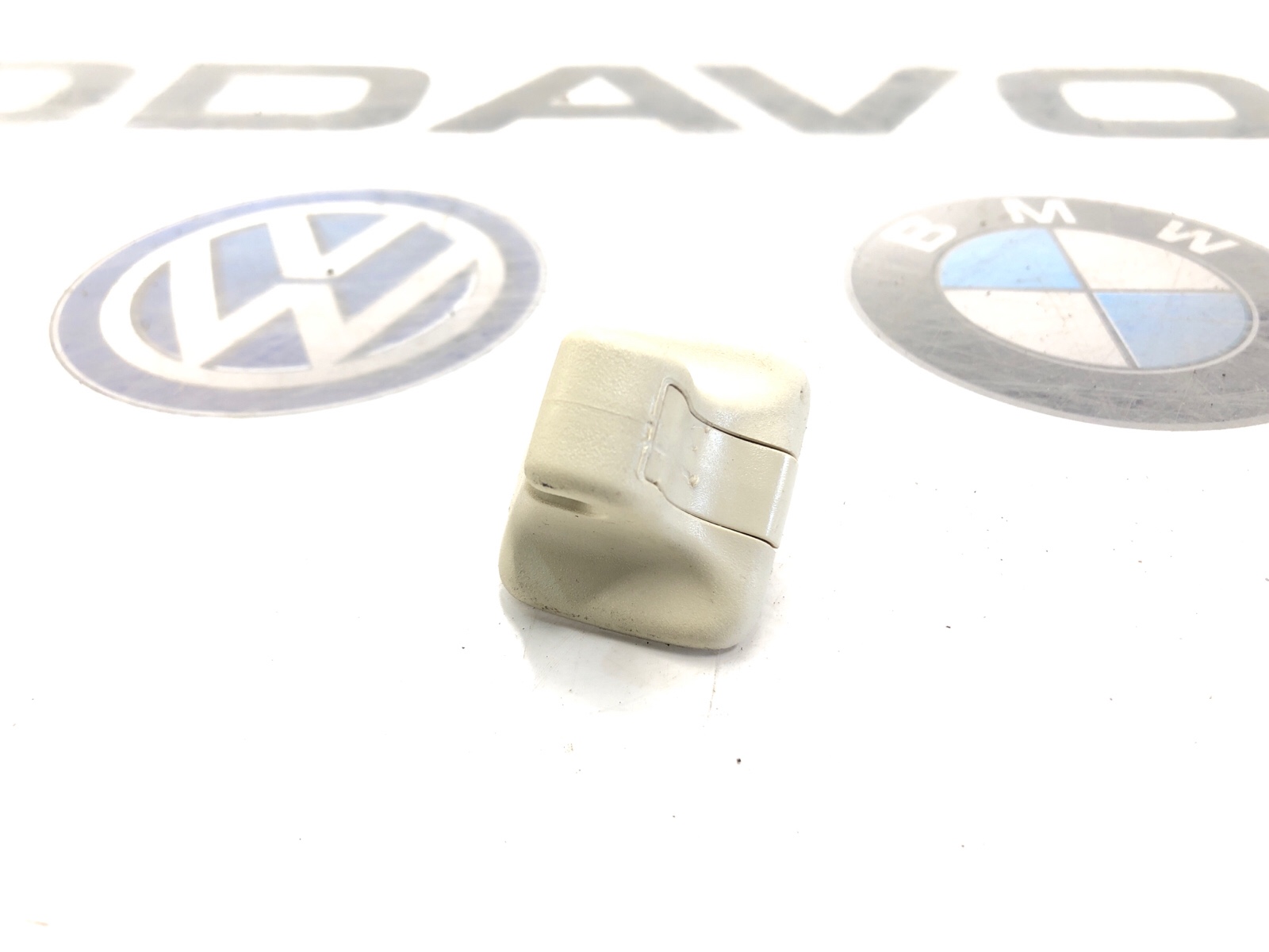 Кронштейн солнцезащитного козырька, 500 рублей, Москва