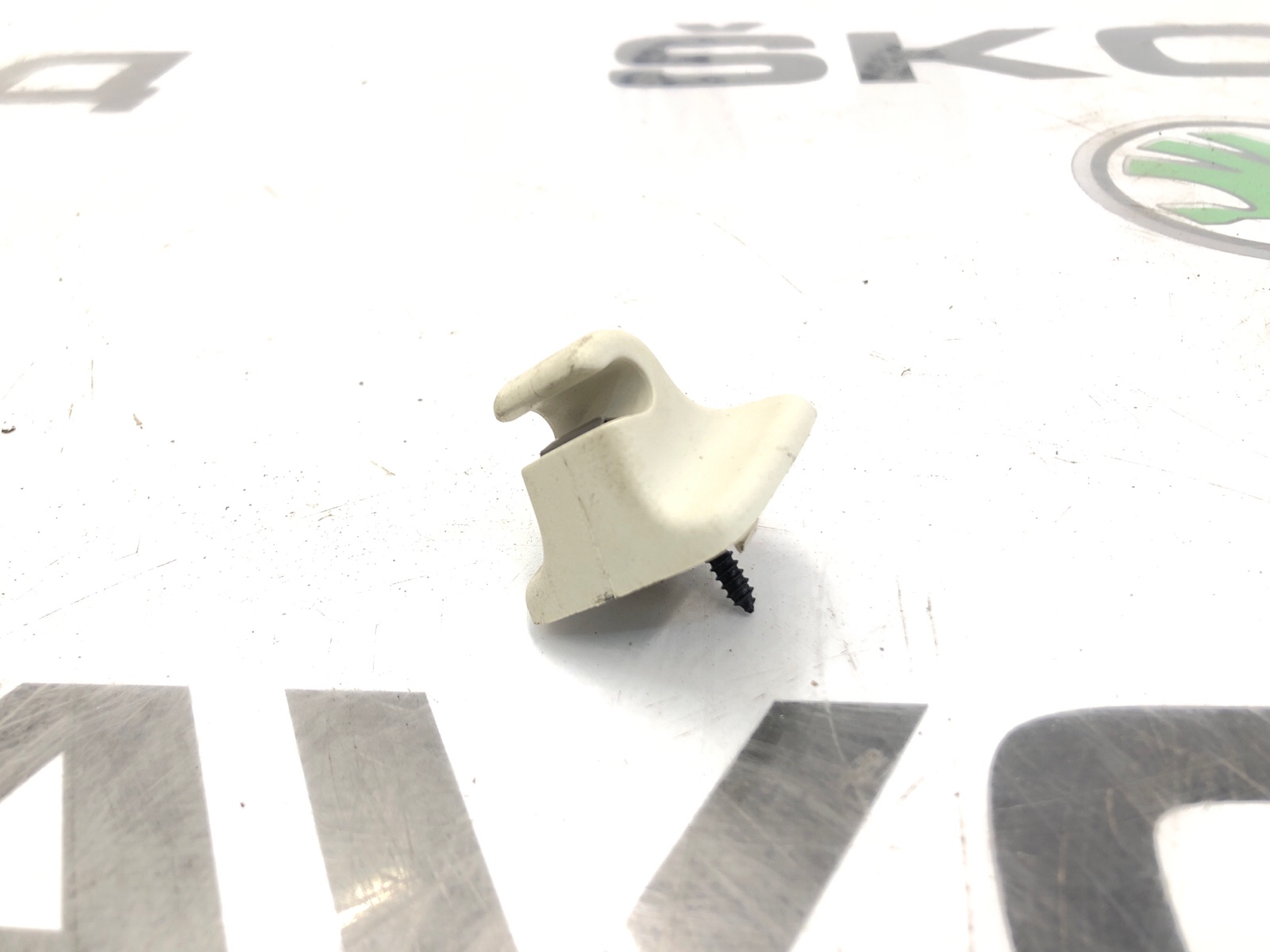 Кронштейн солнцезащитного козырька, 500 рублей, Москва