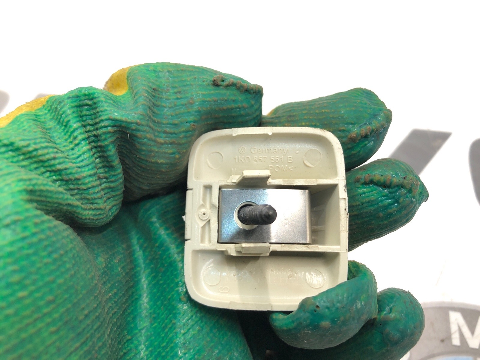 Кронштейн солнцезащитного козырька, 500 рублей, Москва