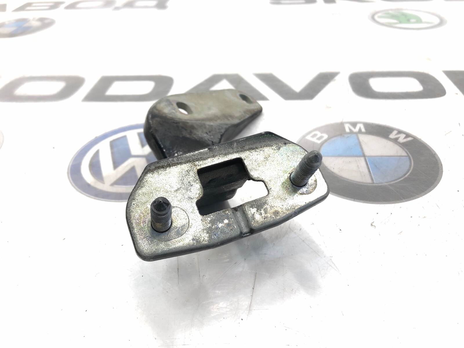 Петля крышки багажника, 1000 рублей, Москва