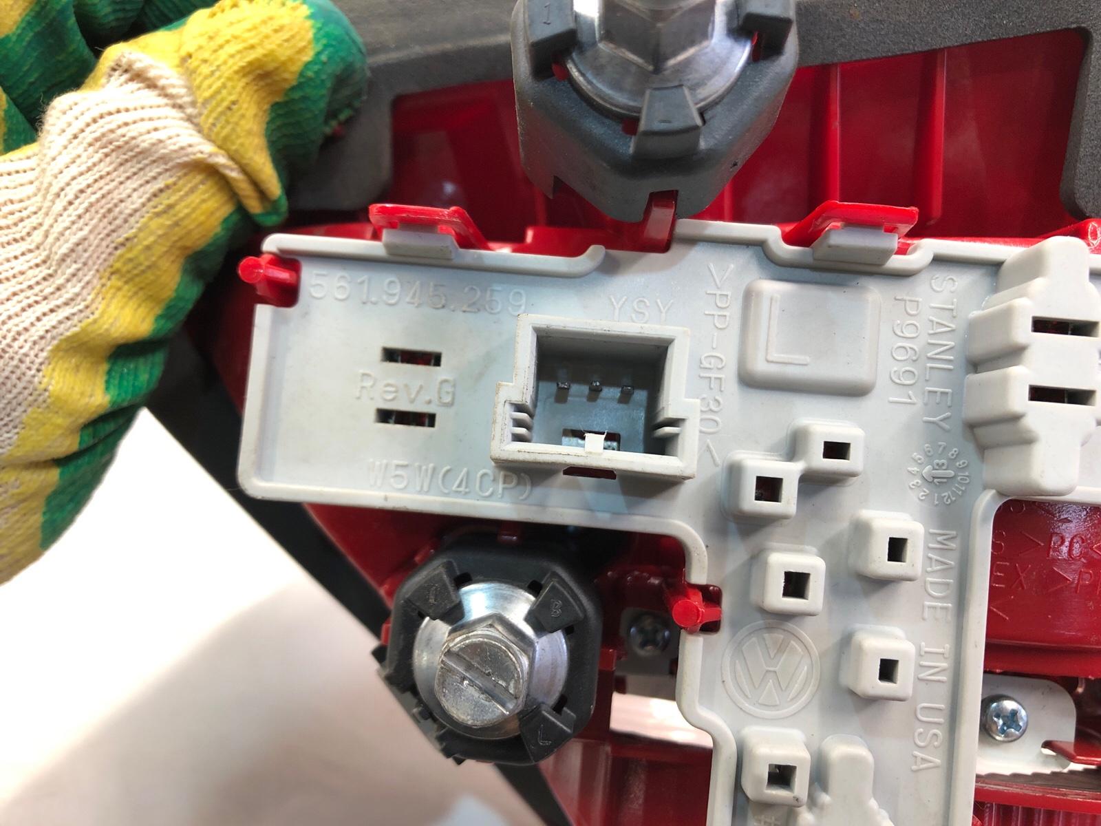 Фонарь в крышку багажника, 5000 рублей, Москва