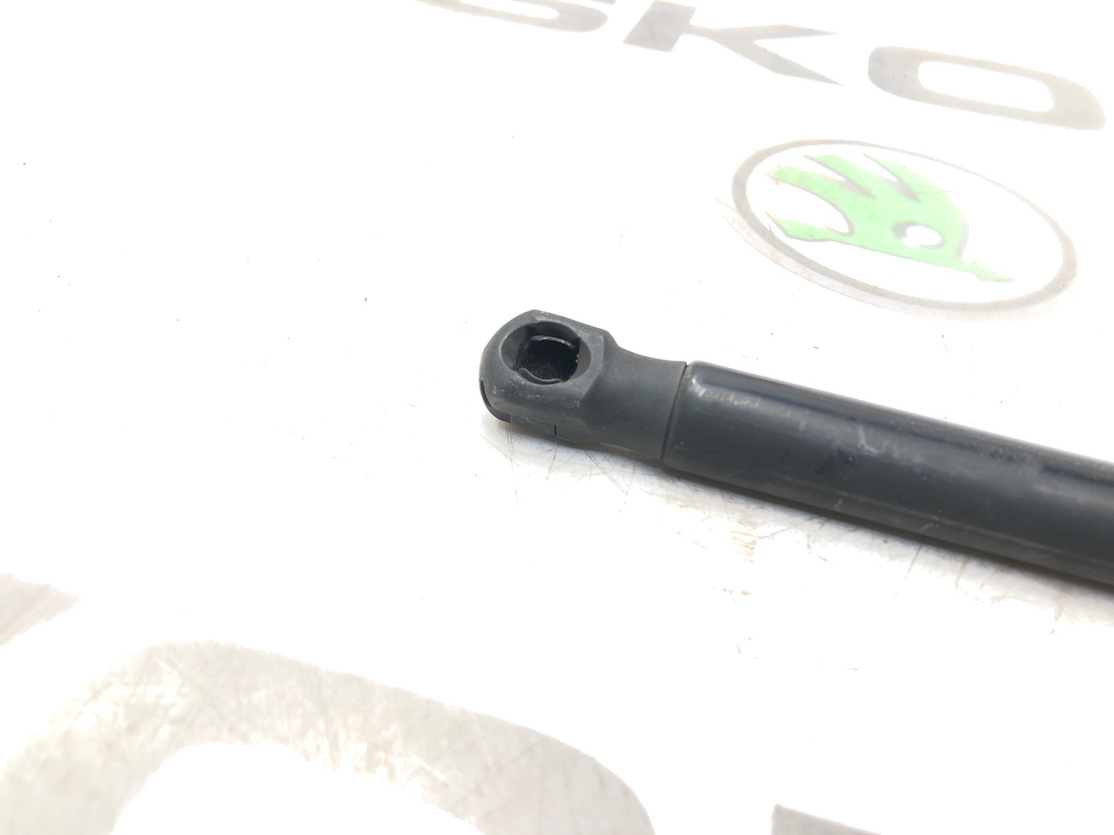 Амортизатор крышки багажника, 500 рублей, Москва