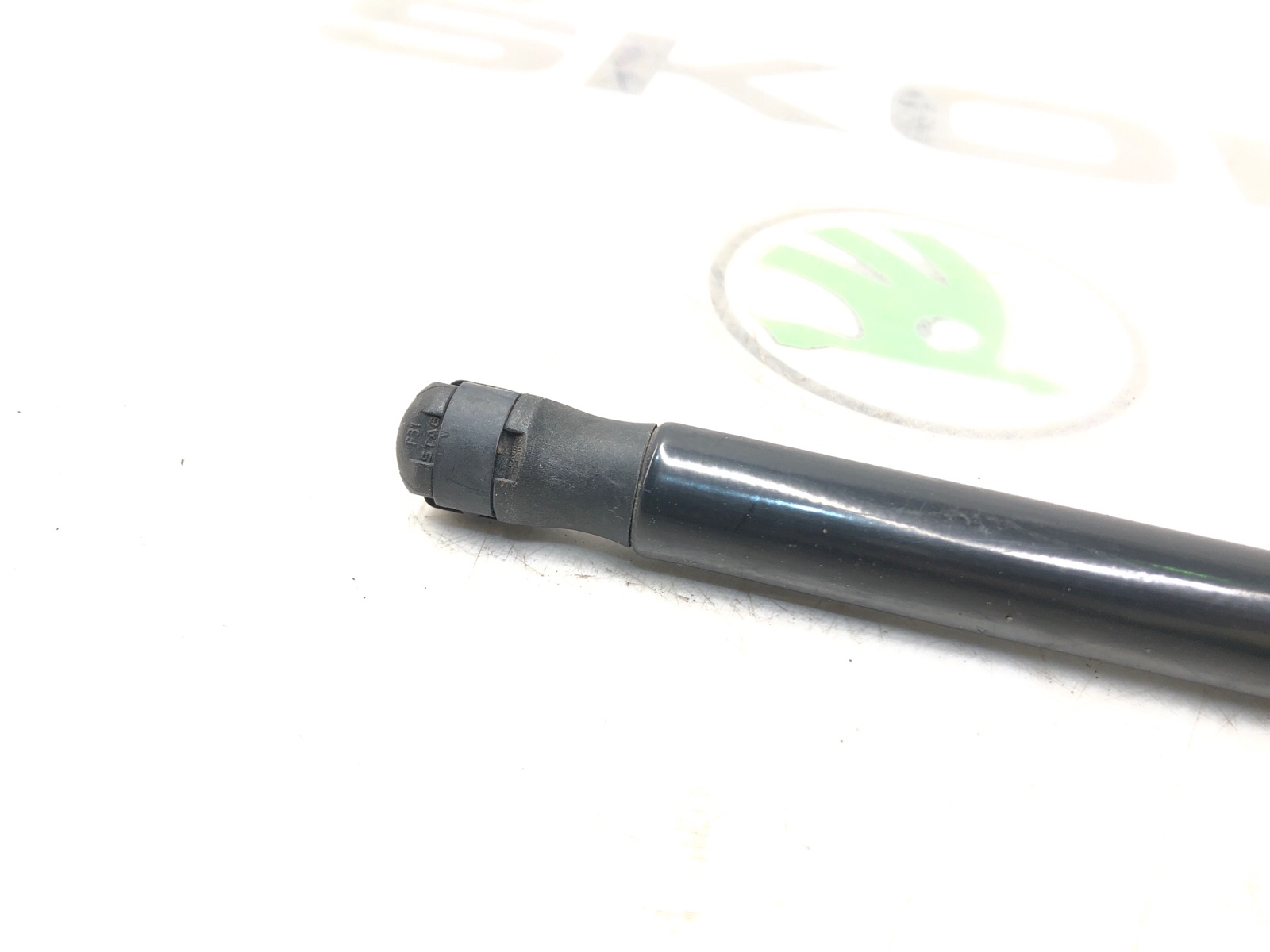 Амортизатор крышки багажника, 500 рублей, Москва