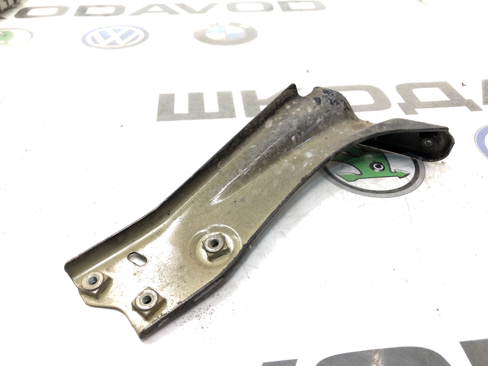 Кронштейн крыла, 500 рублей, Москва