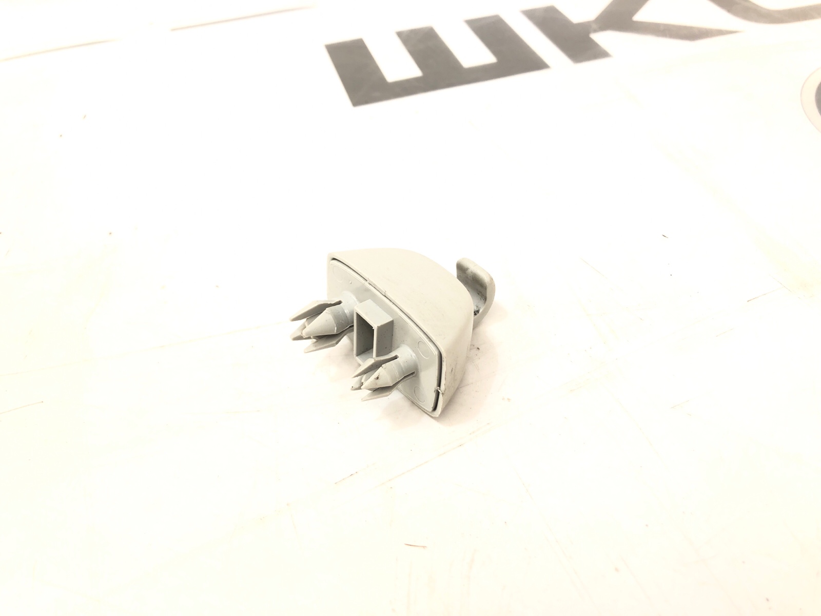 Кронштейн солнцезащитного козырька, 500 рублей, Москва