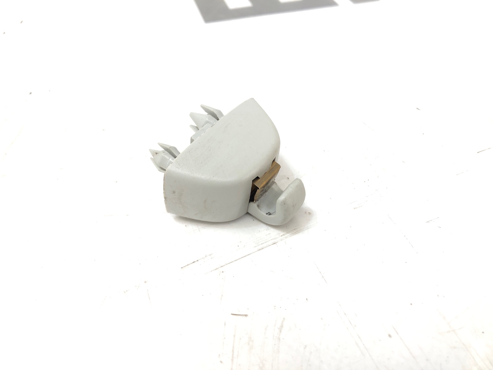 Кронштейн солнцезащитного козырька, 500 рублей, Москва