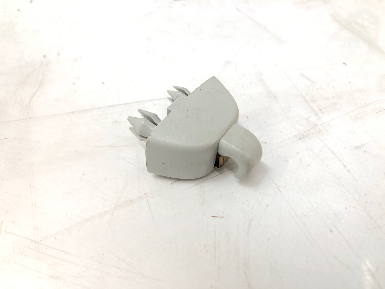 Кронштейн солнцезащитного козырька, 500 рублей, Москва