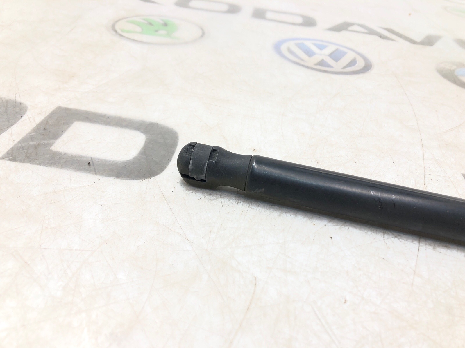 Амортизатор крышки багажника, 500 рублей, Москва