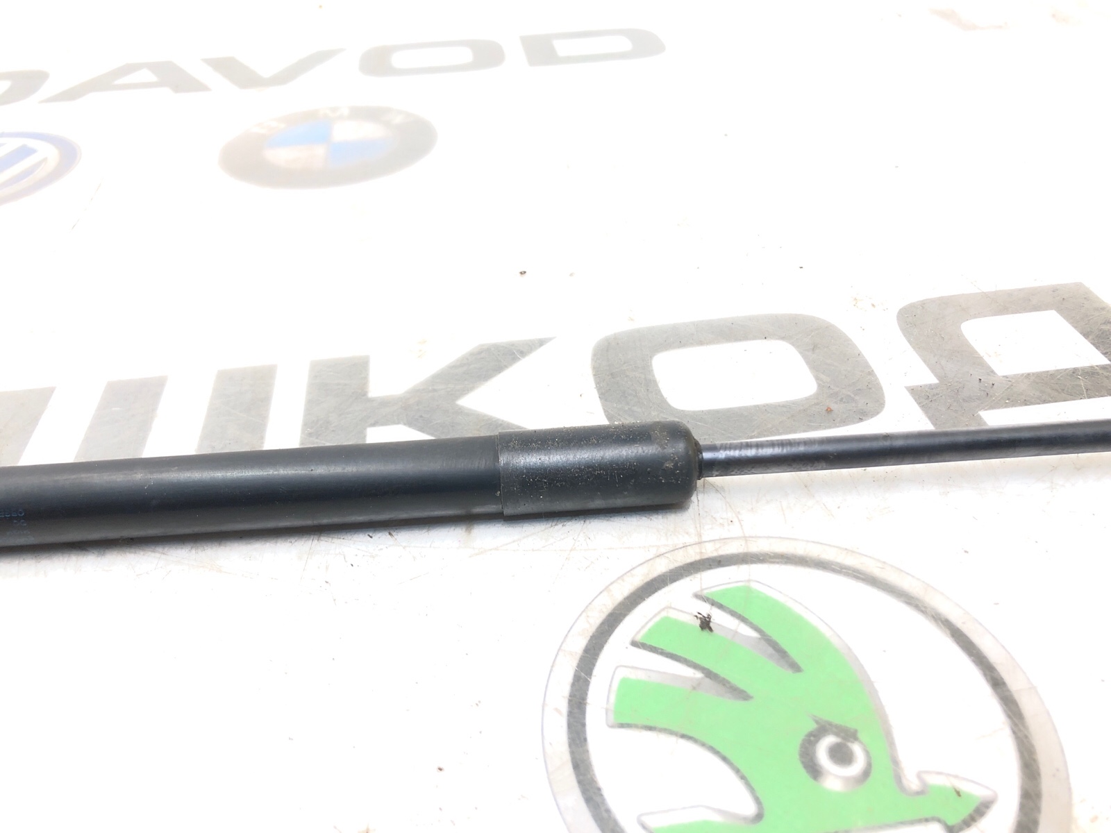 Амортизатор крышки багажника, 500 рублей, Москва