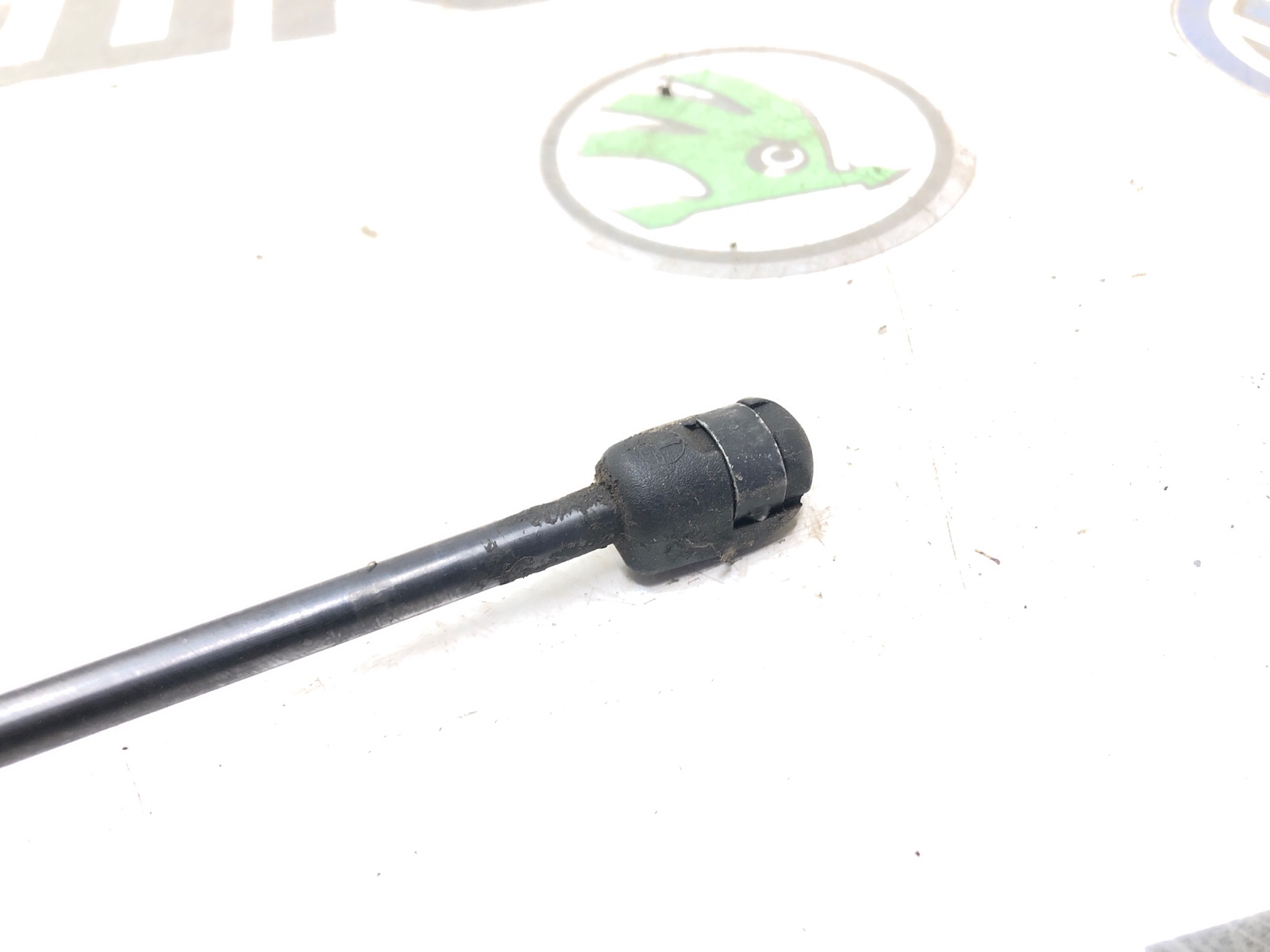 Амортизатор крышки багажника, 500 рублей, Москва