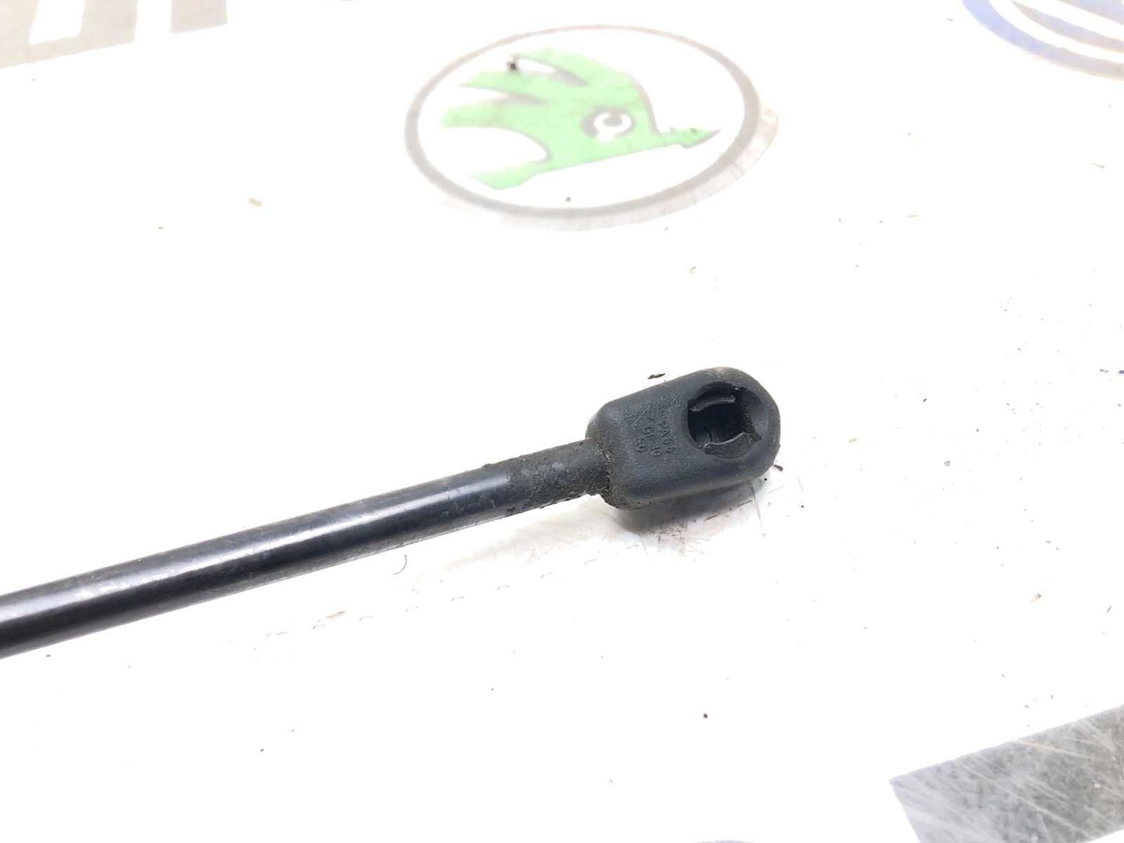 Амортизатор крышки багажника, 500 рублей, Москва