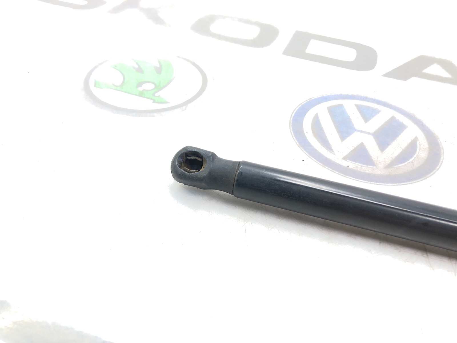 Амортизатор крышки багажника, 500 рублей, Москва