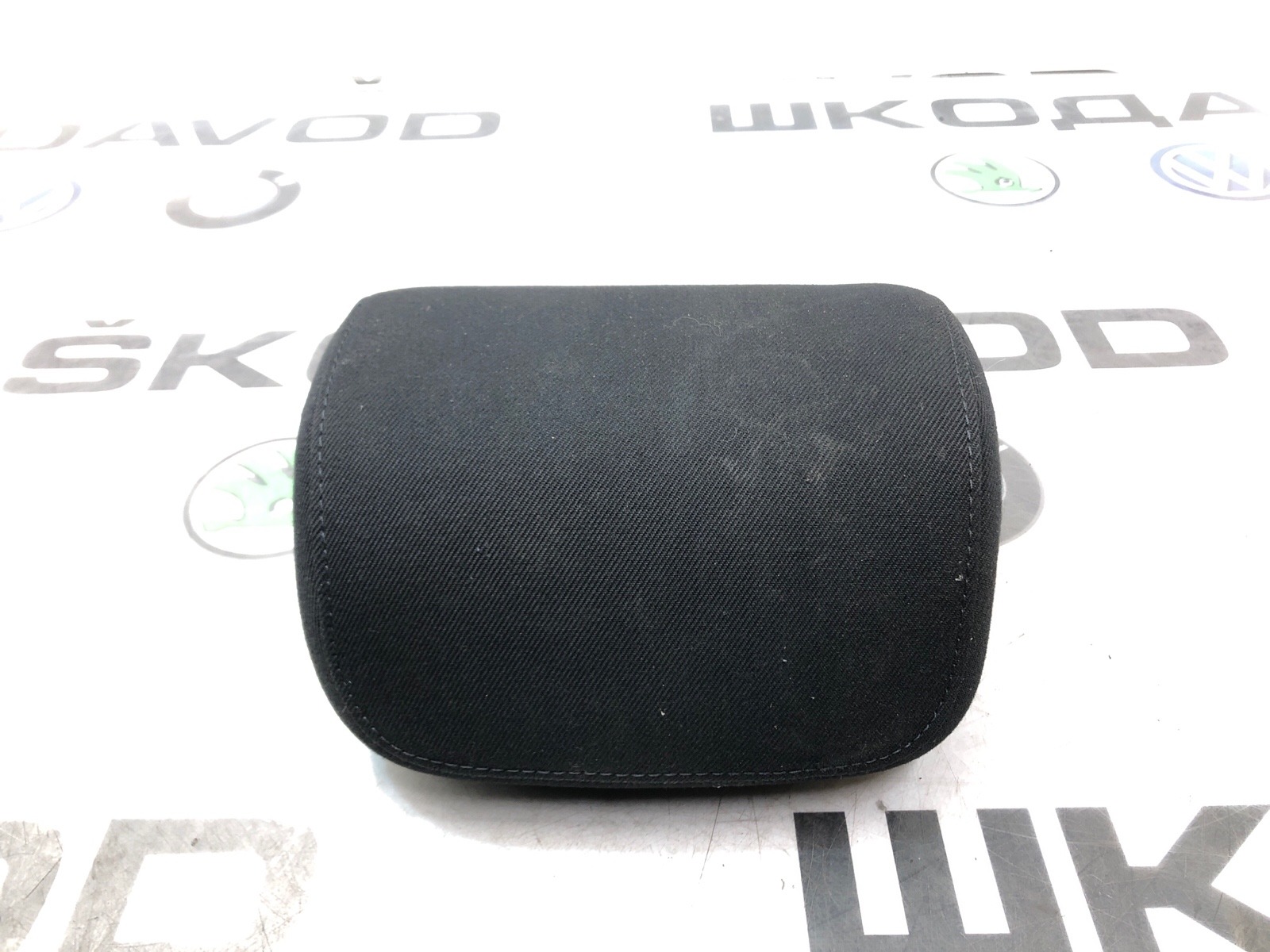 Подголовник центральный, 2000 рублей, Москва