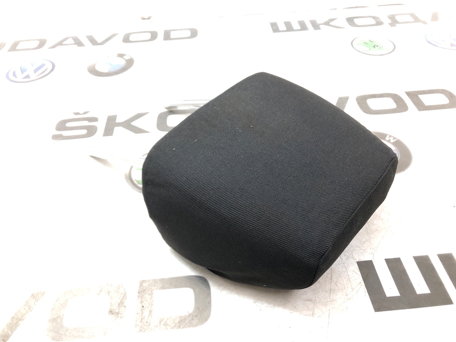 Подголовник, 2000 рублей, Москва