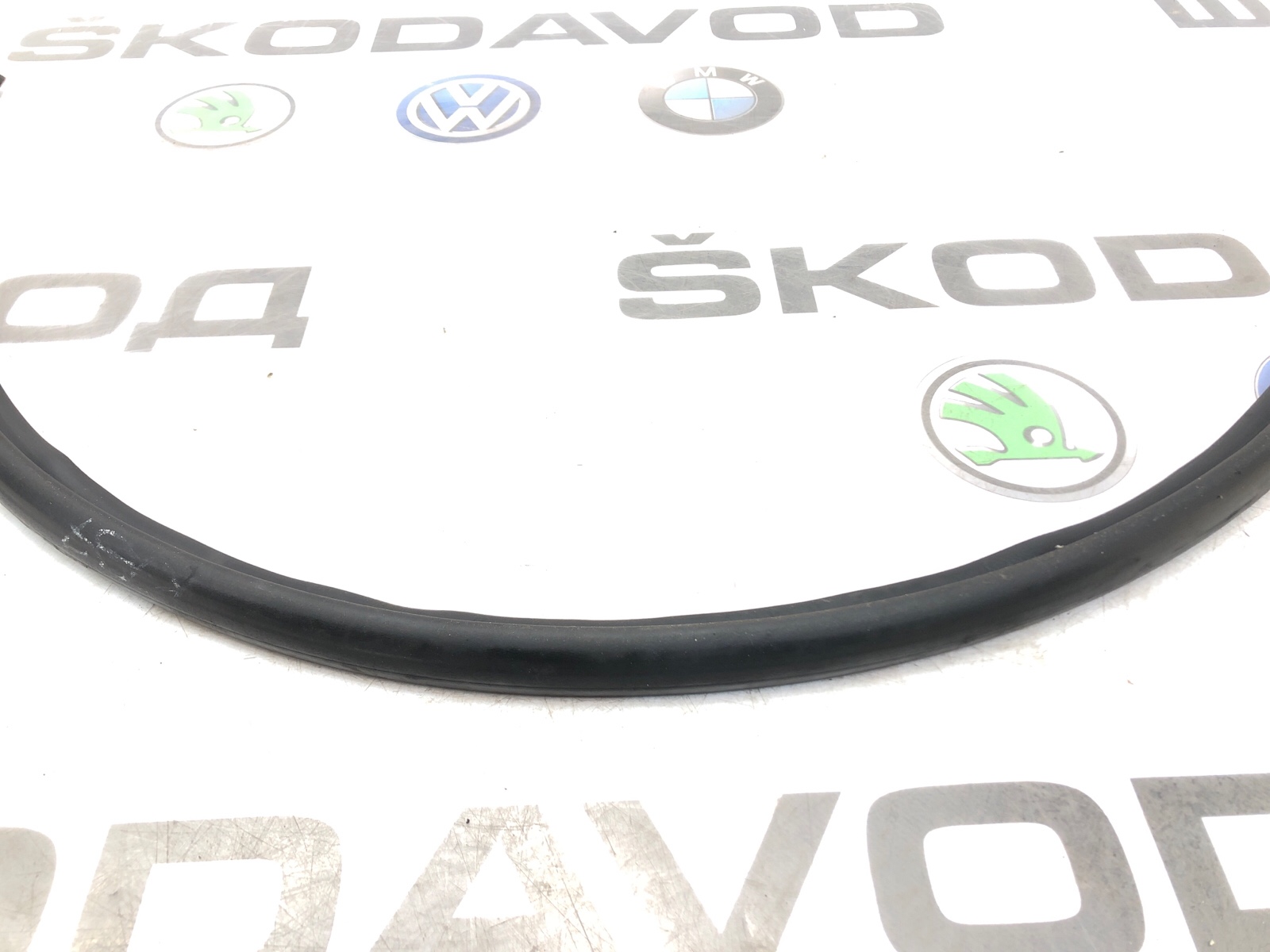 Уплотнитель капота, 1000 рублей, Москва