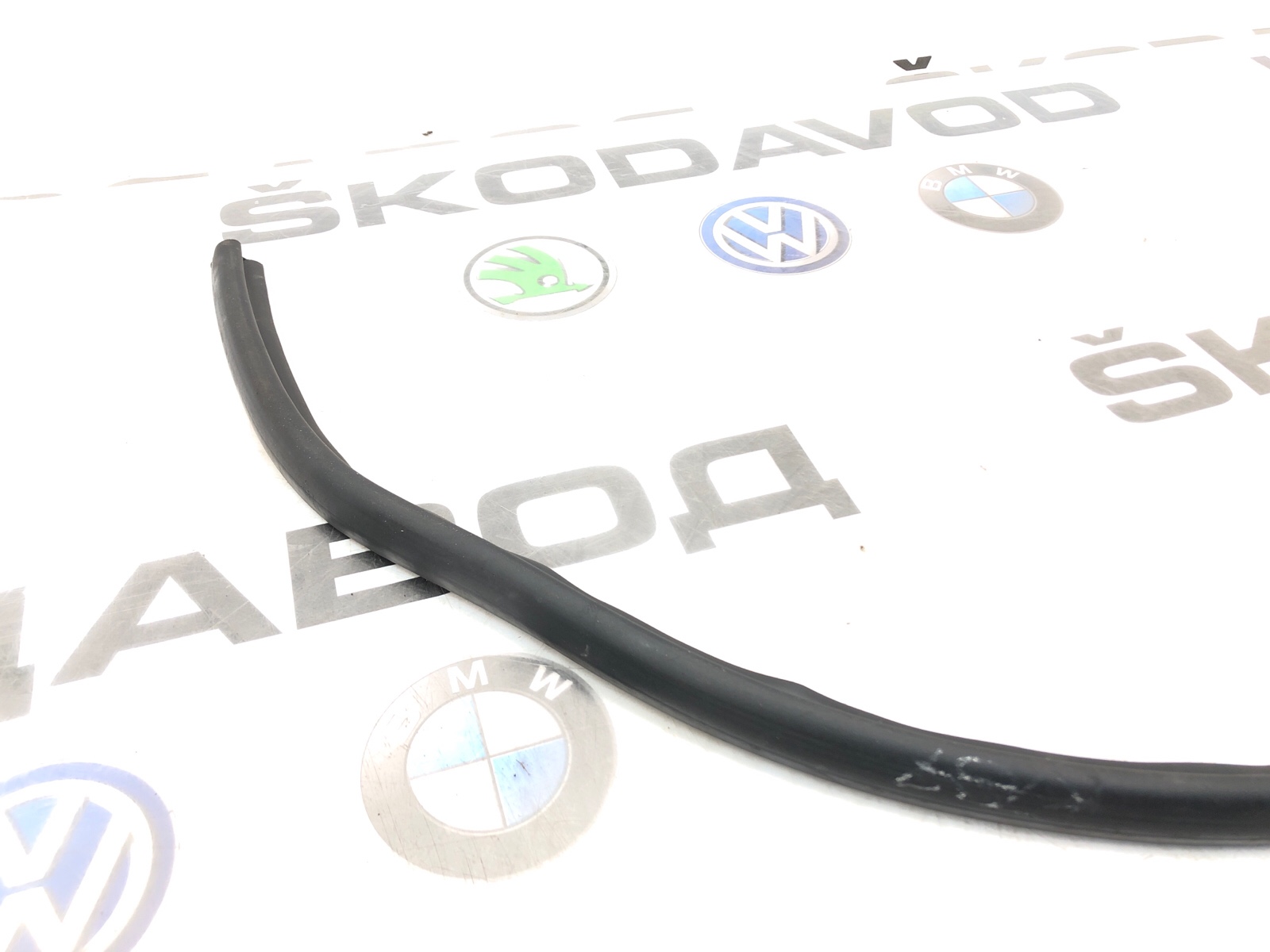 Уплотнитель капота, 1000 рублей, Москва