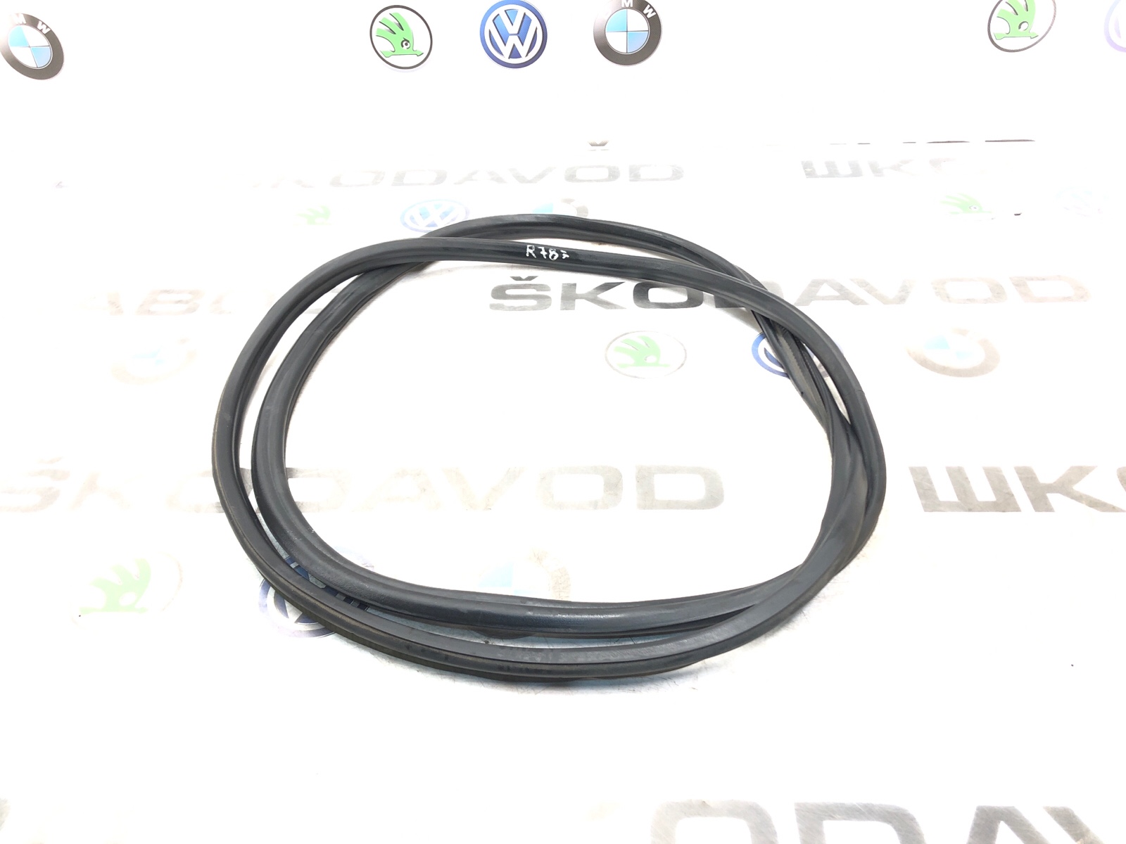 Уплотнитель проема багажника, 1000 рублей, Москва