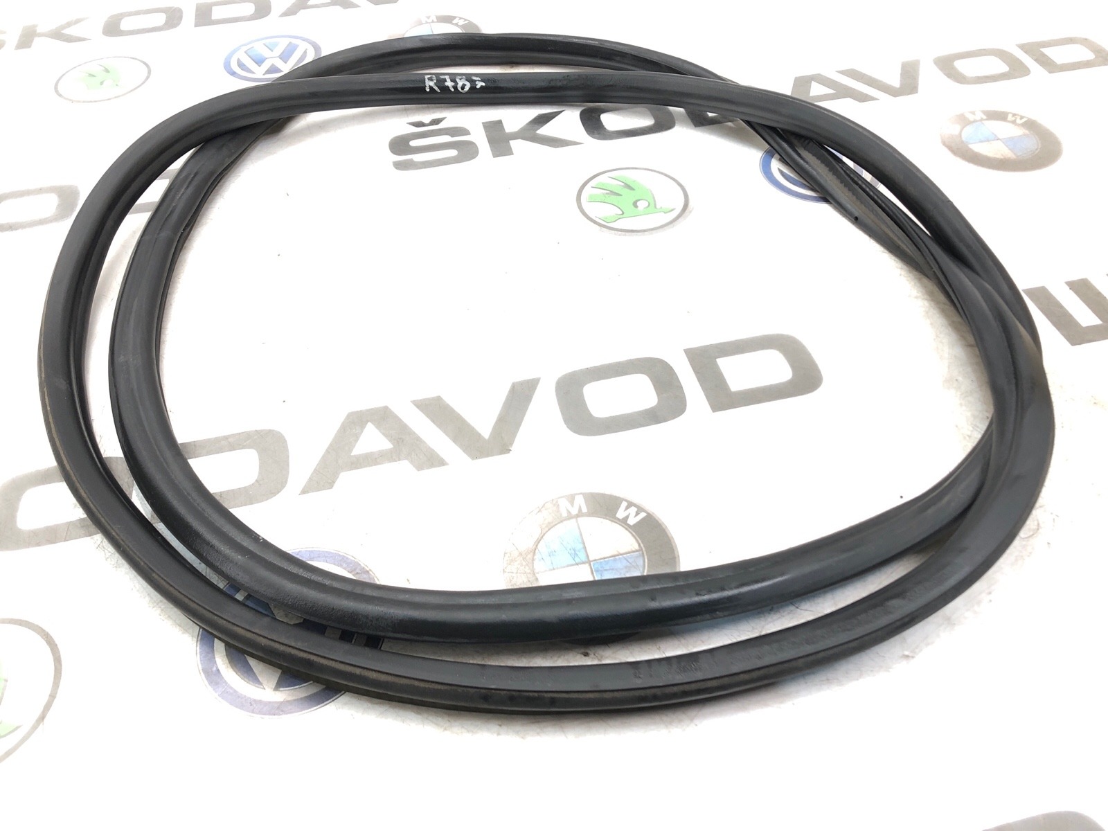 Уплотнитель проема багажника, 1000 рублей, Москва