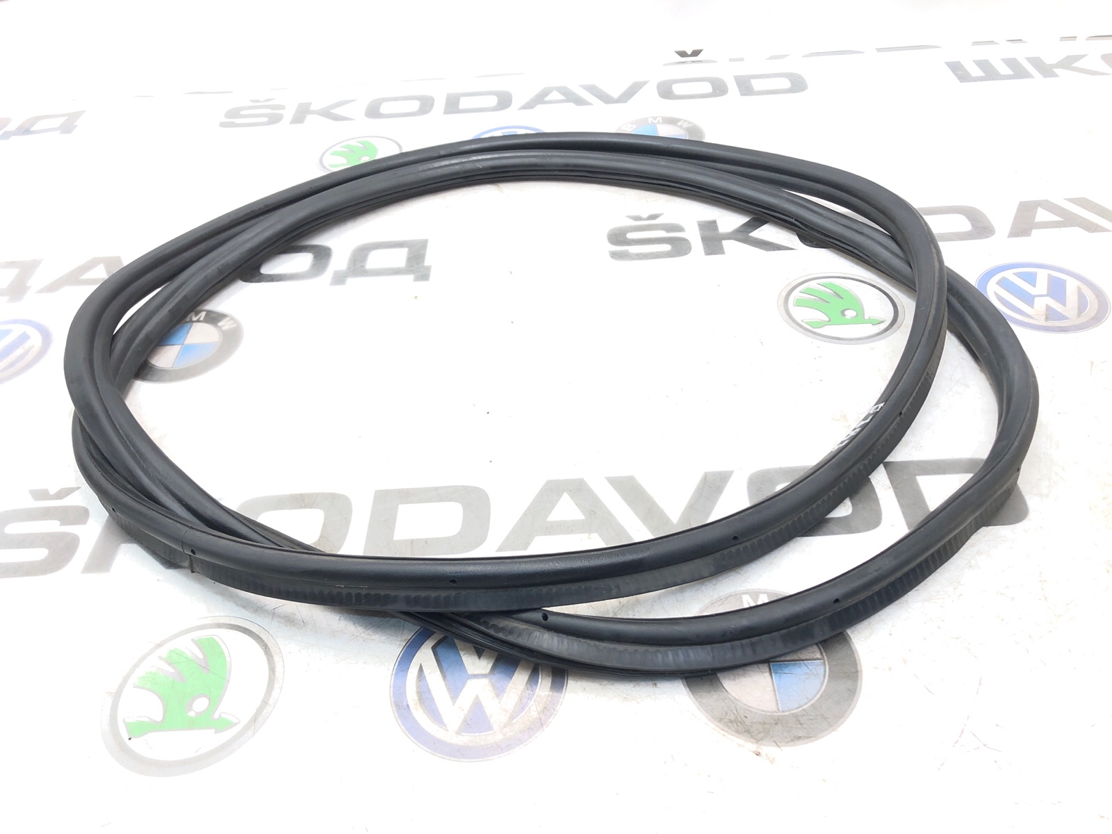 Уплотнитель проема багажника, 1000 рублей, Москва