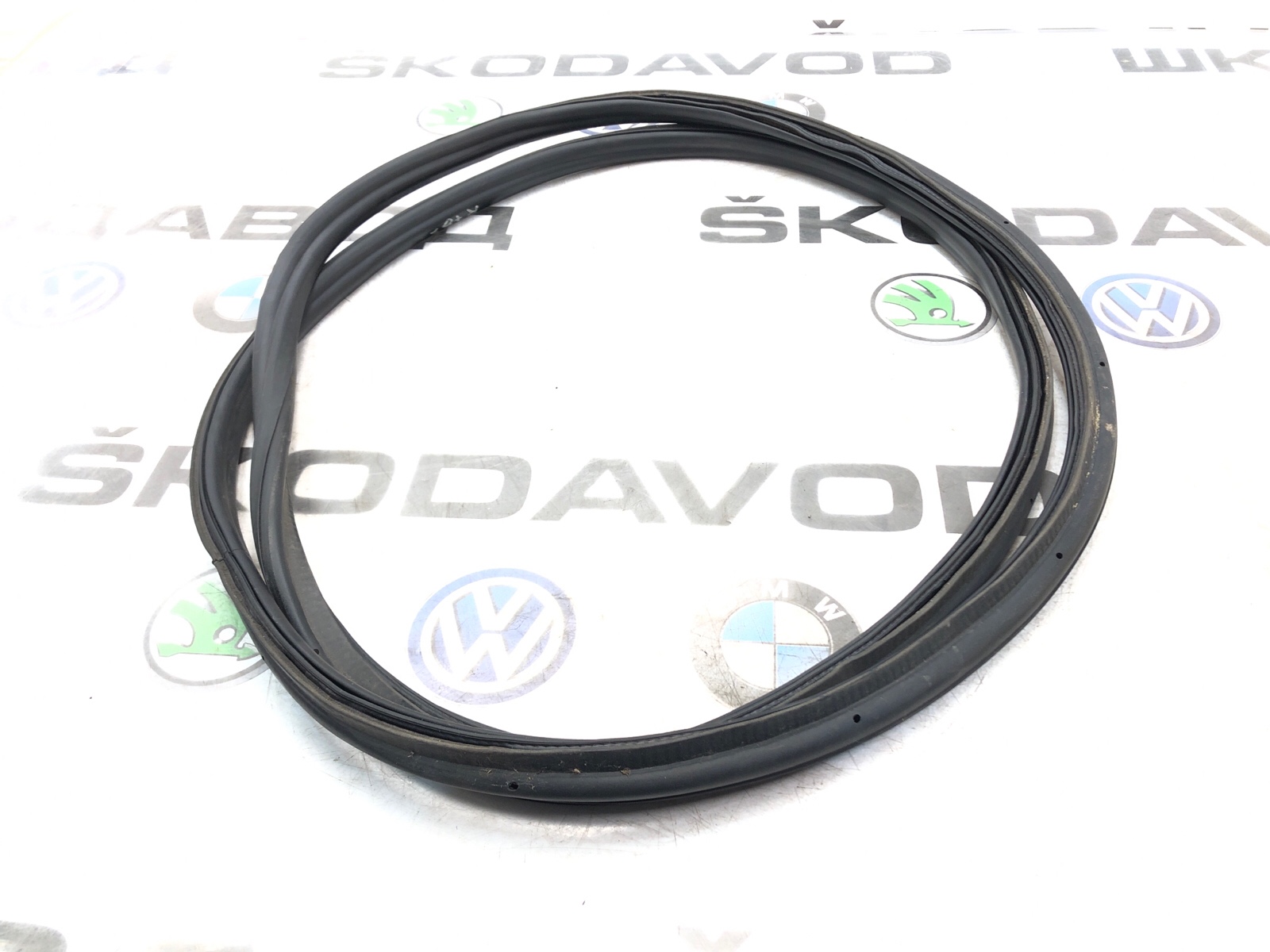 Уплотнитель проема багажника, 1000 рублей, Москва