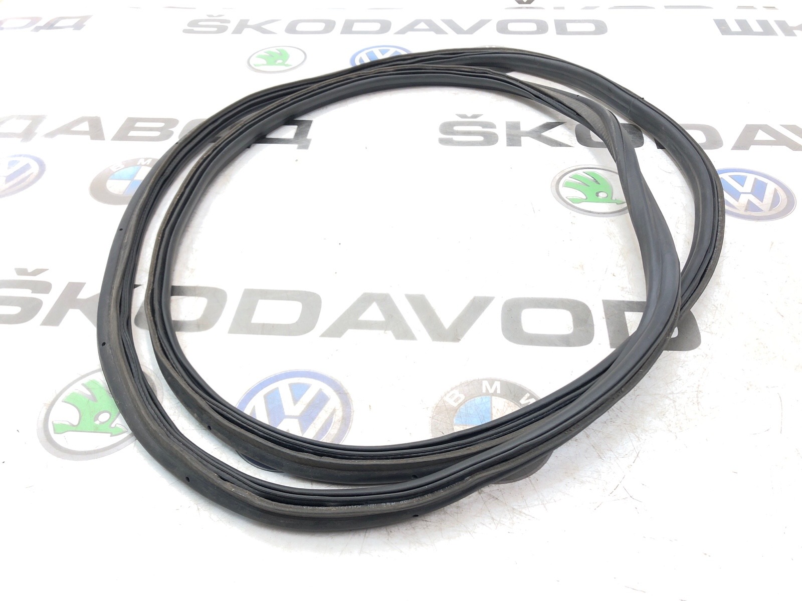 Уплотнитель проема багажника, 1000 рублей, Москва