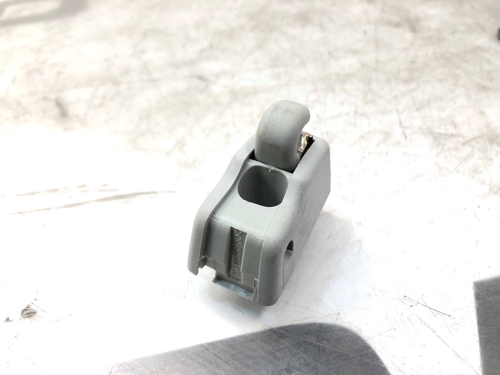 Кронштейн солнцезащитного козырька, 1000 рублей, Москва