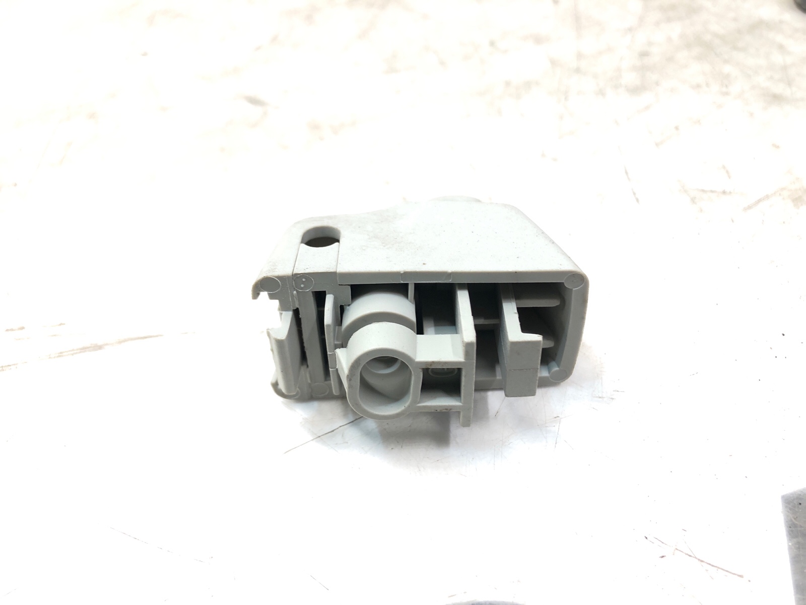 Кронштейн солнцезащитного козырька, 1000 рублей, Москва