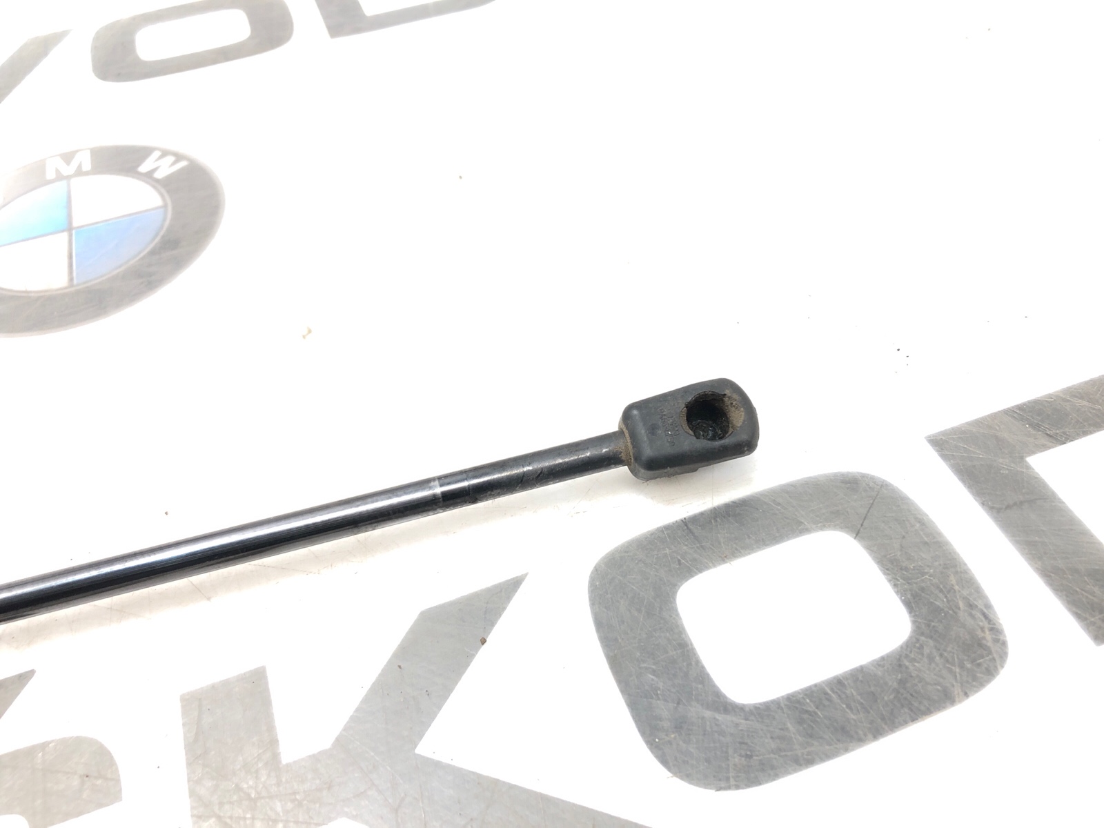 Амортизатор крышки багажника, 1000 рублей, Москва