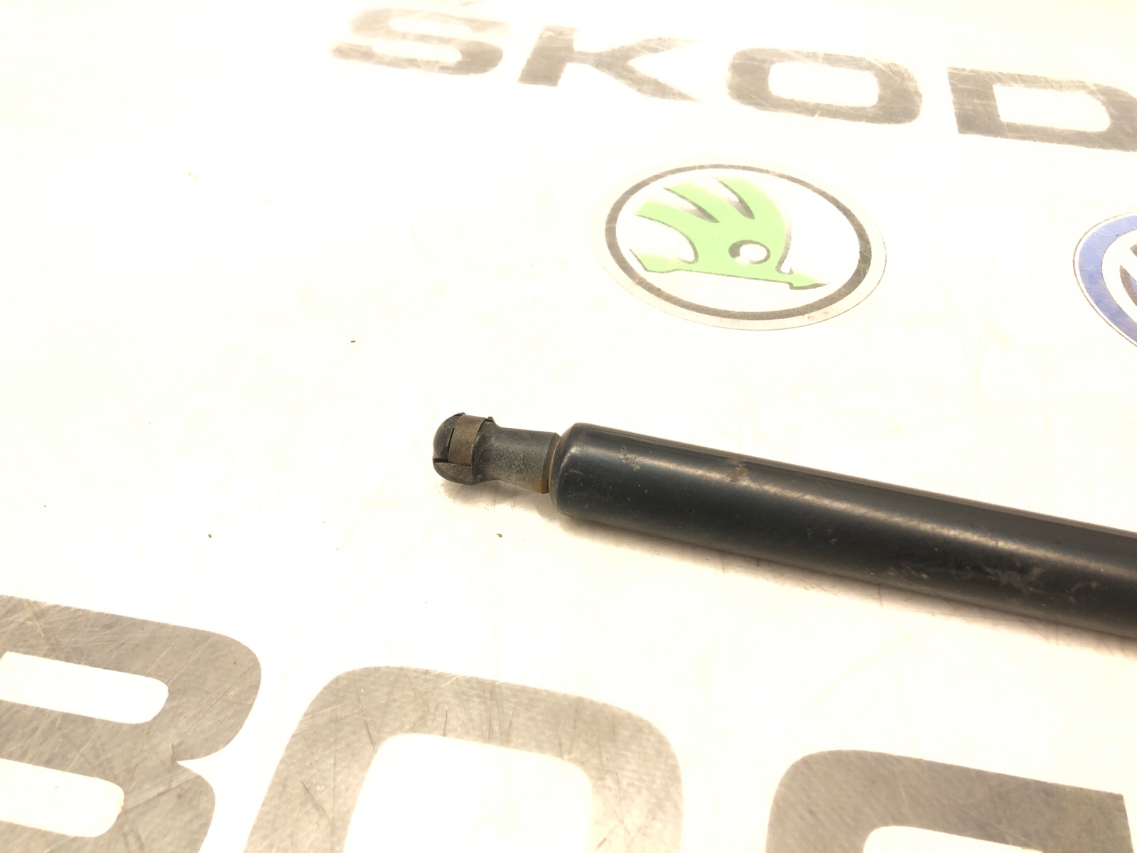 Амортизатор крышки багажника, 1000 рублей, Москва