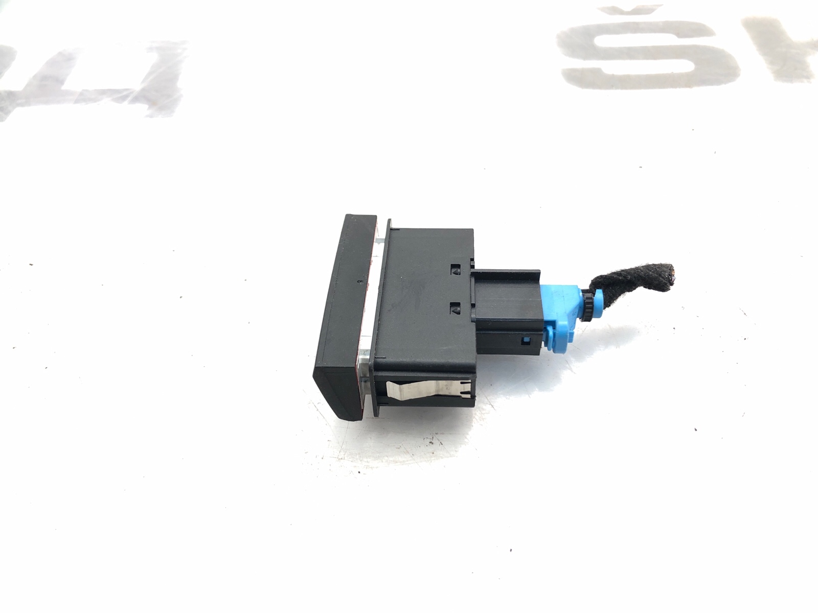 Кнопка аварийного сигнала, 1000 рублей, Москва